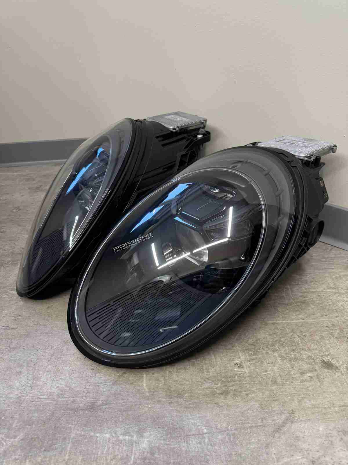 Фара правая Porsche 911 00000021