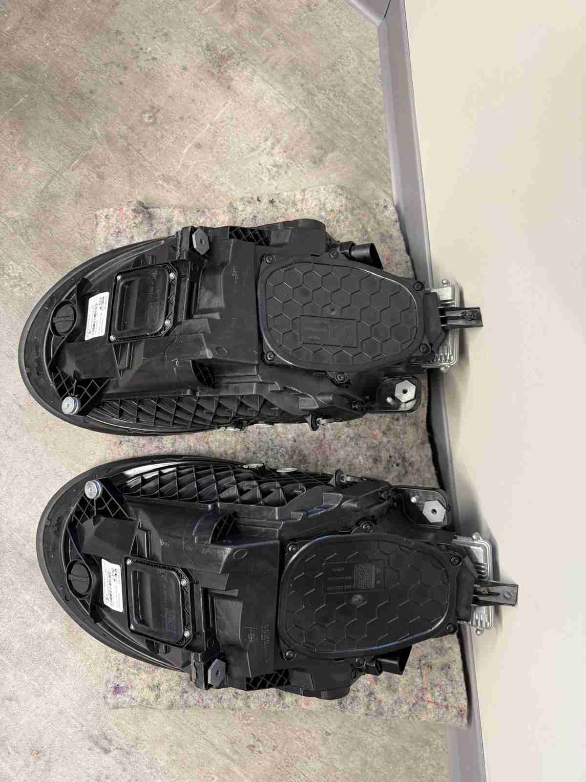 Фара правая Porsche 911 00000021