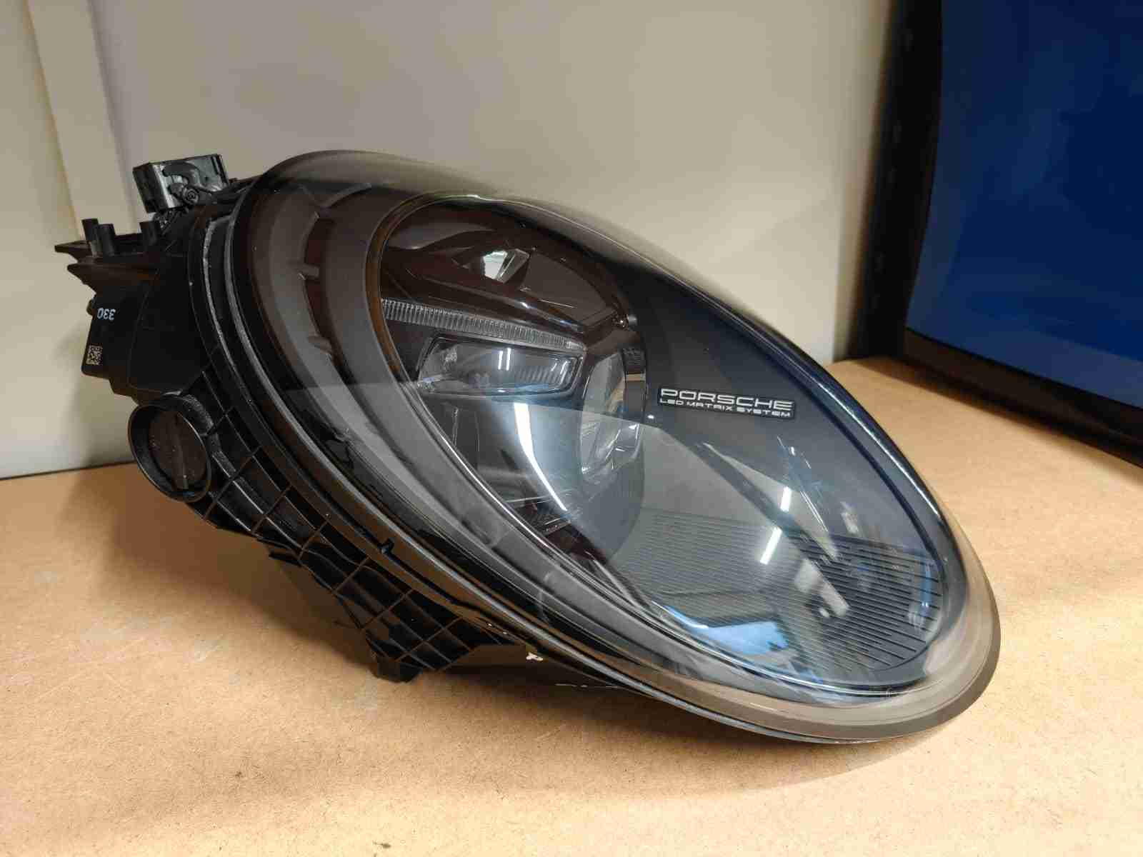 Фара права Porsche 911 200926-201