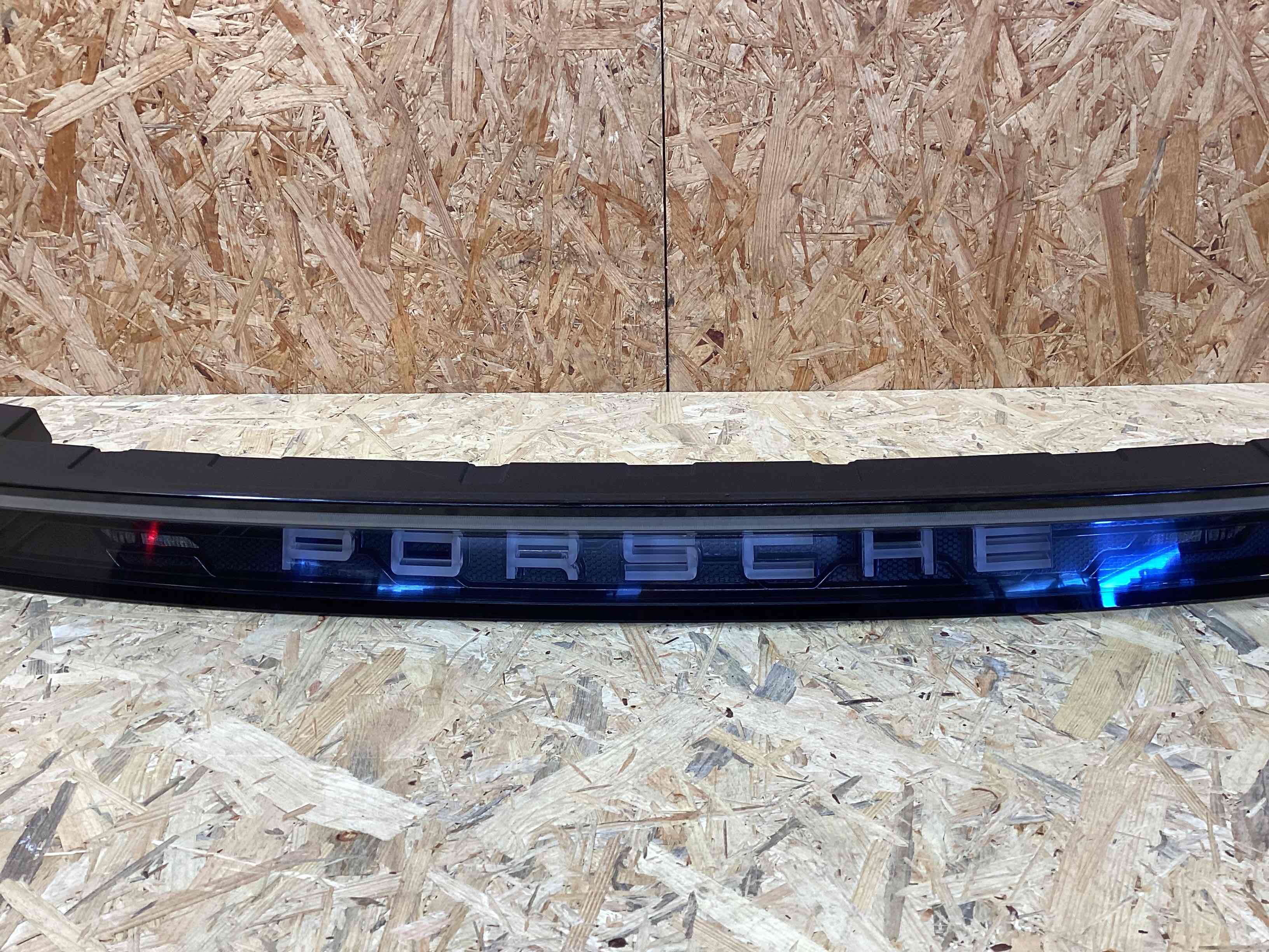 Фонарь стоп-сигнал Porsche Taycan 010426-101
