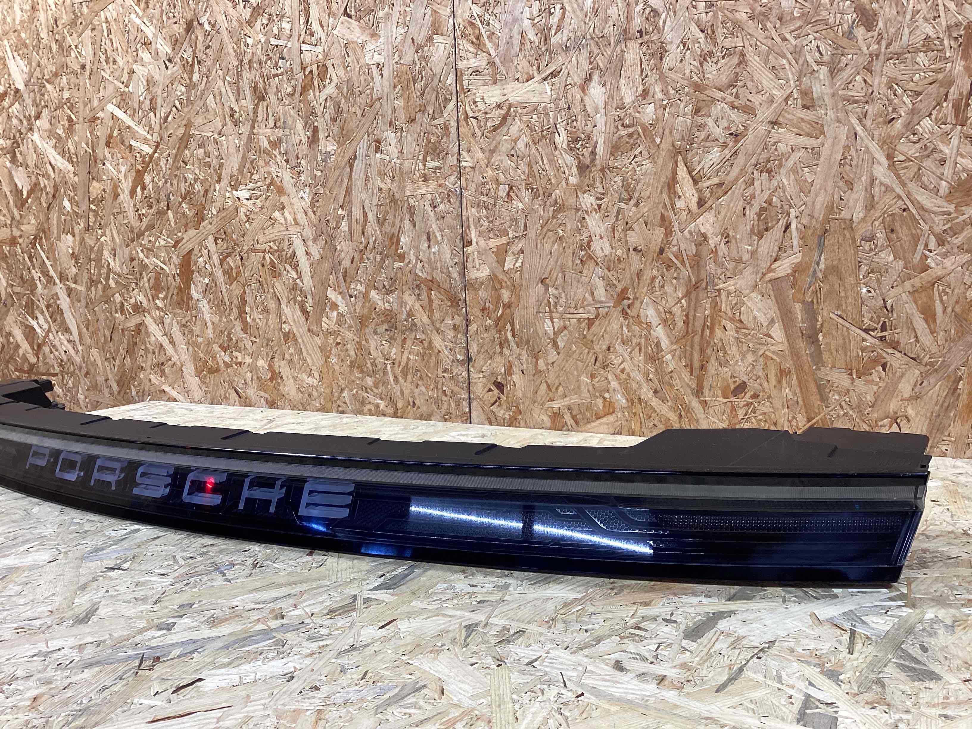 Фонарь стоп-сигнал Porsche Taycan 010426-101