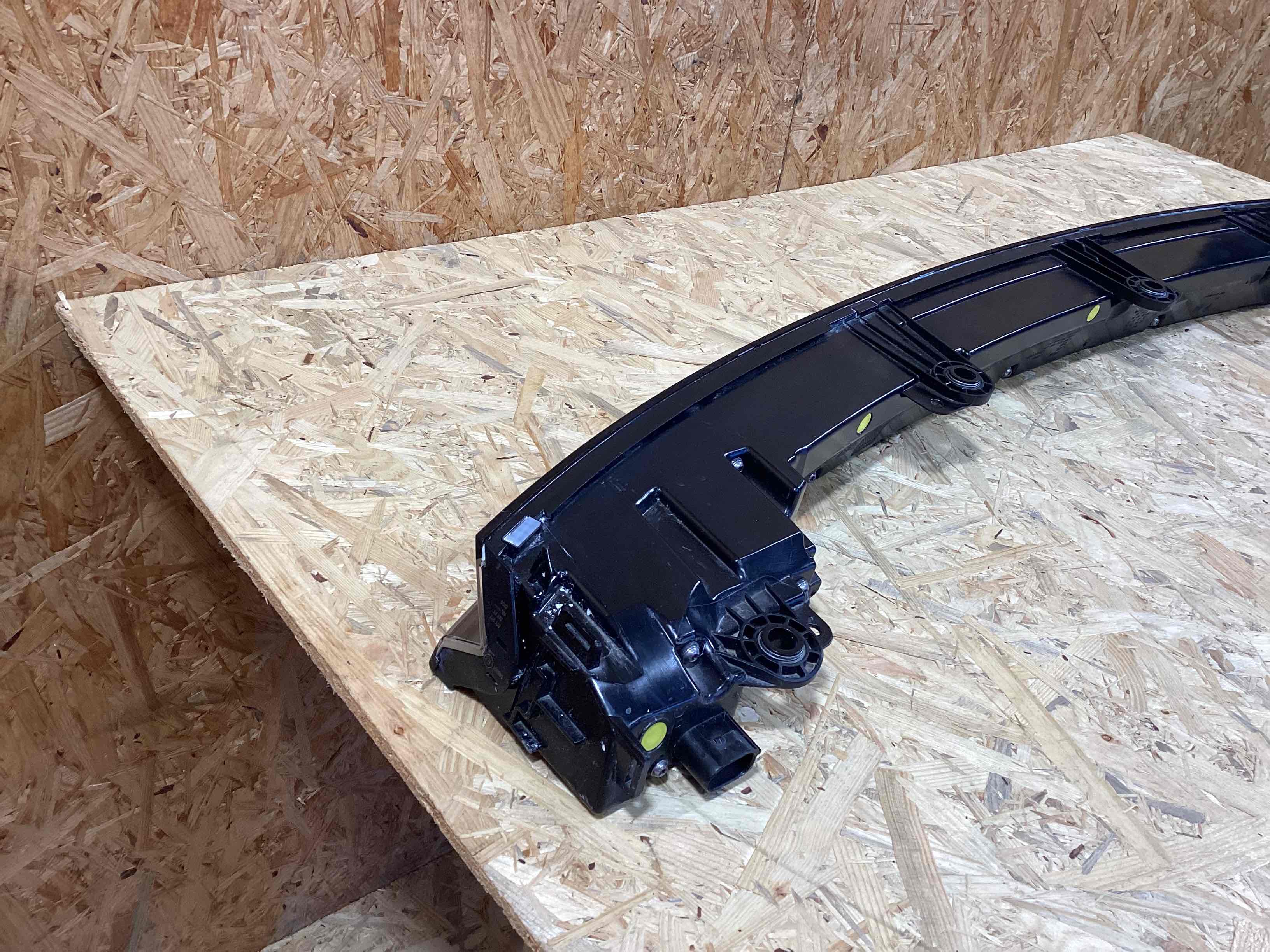 Фонарь стоп-сигнал Porsche Taycan 010426-101