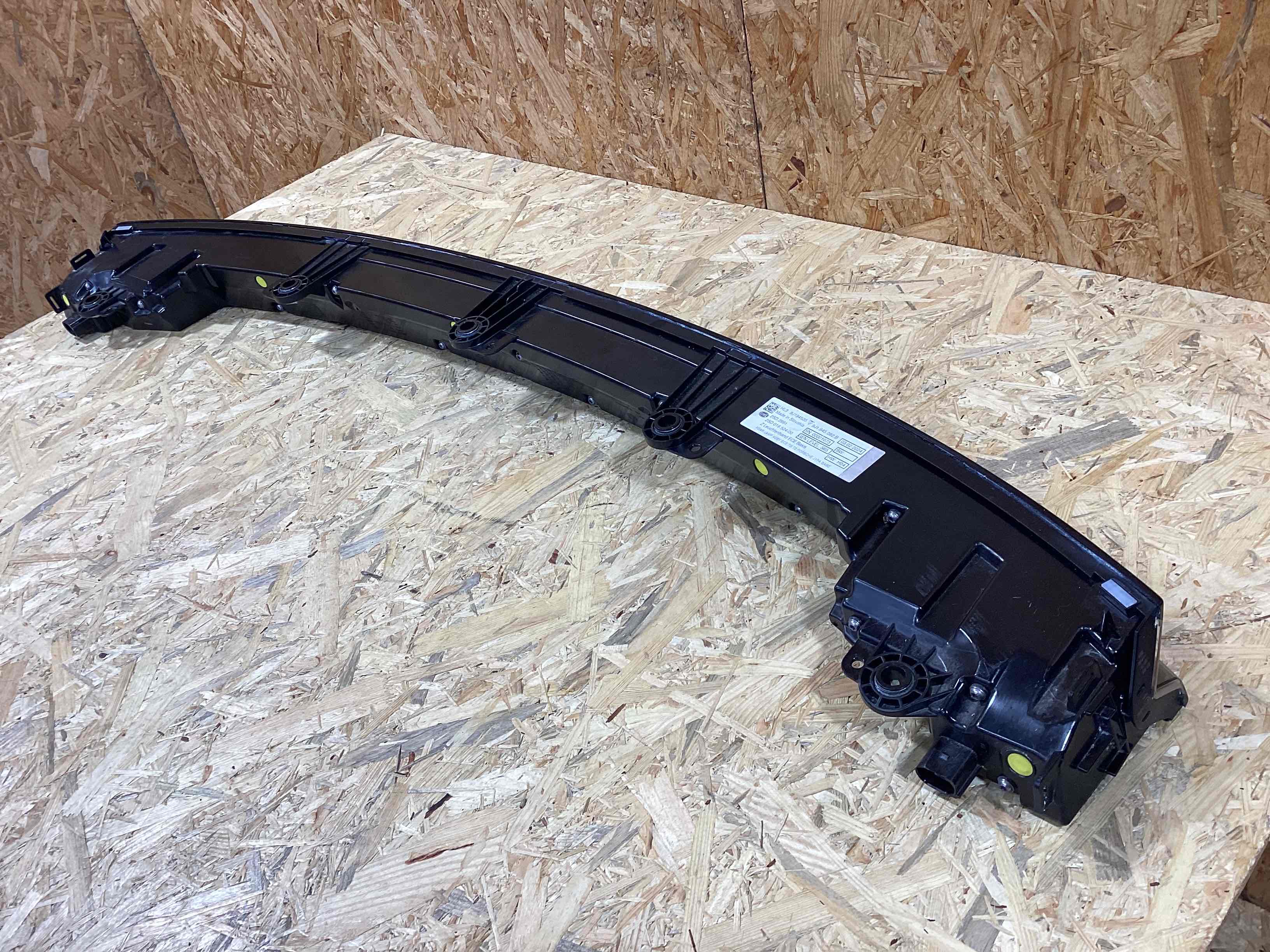 Фонарь стоп-сигнал Porsche Taycan 010426-101