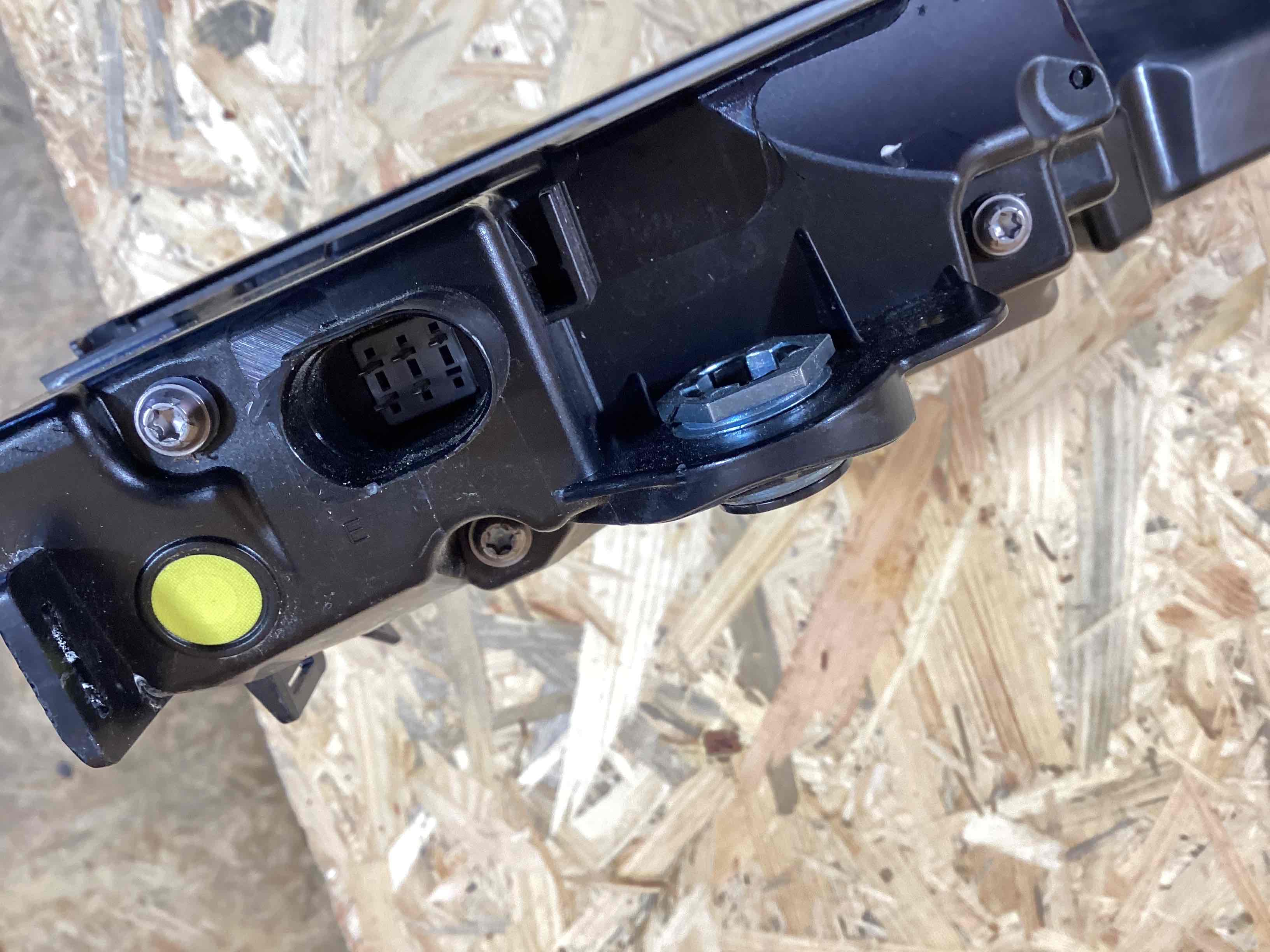 Фонарь стоп-сигнал Porsche Taycan 010426-101