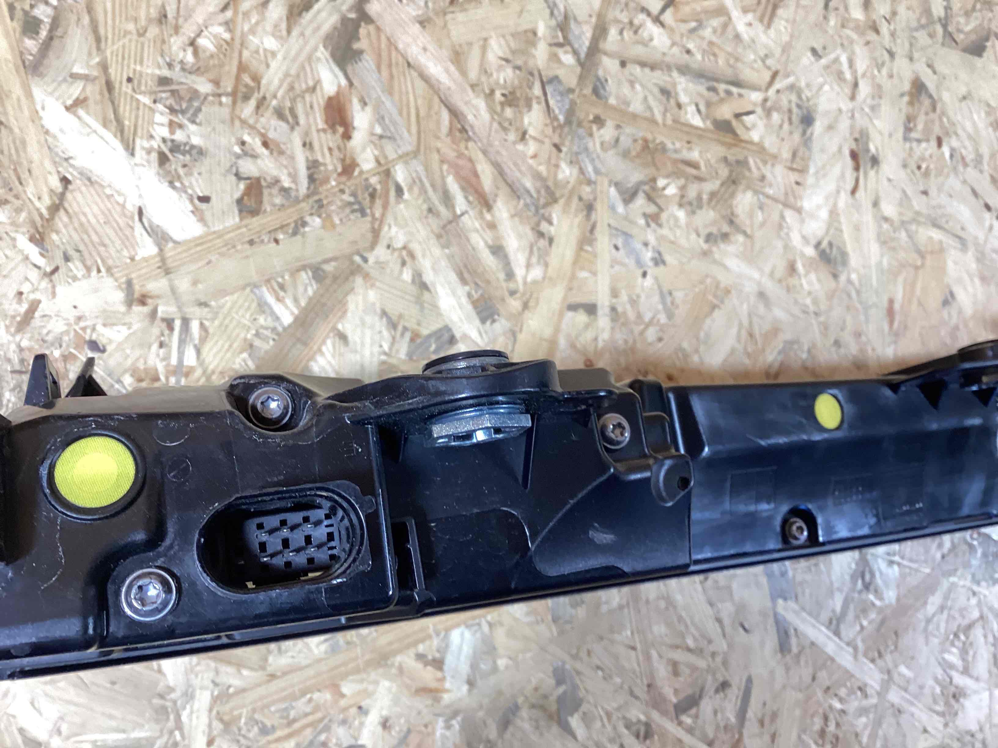 Фонарь стоп-сигнал Porsche Taycan 010426-101