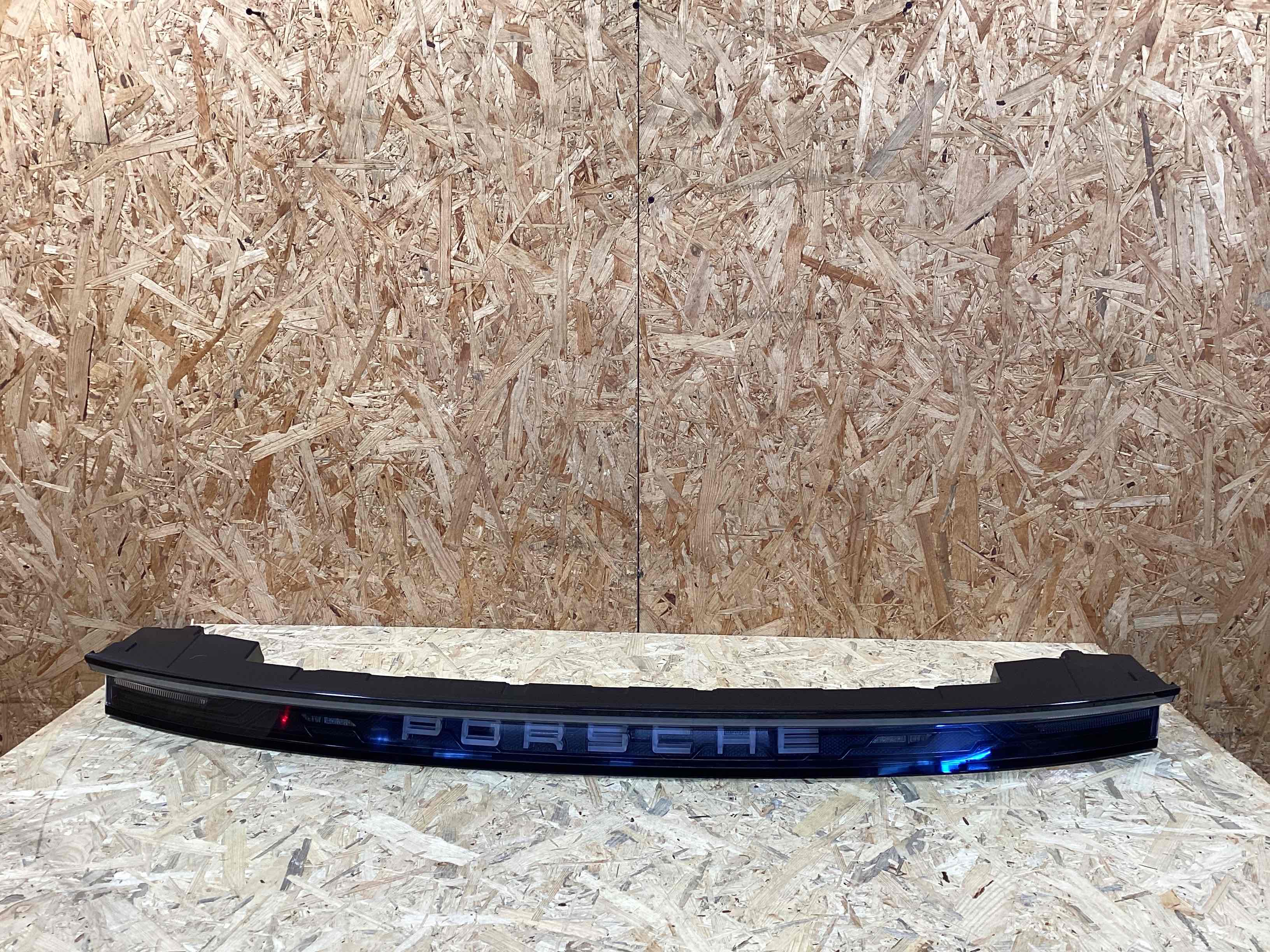 Фонарь стоп-сигнал Porsche Taycan 010426-101