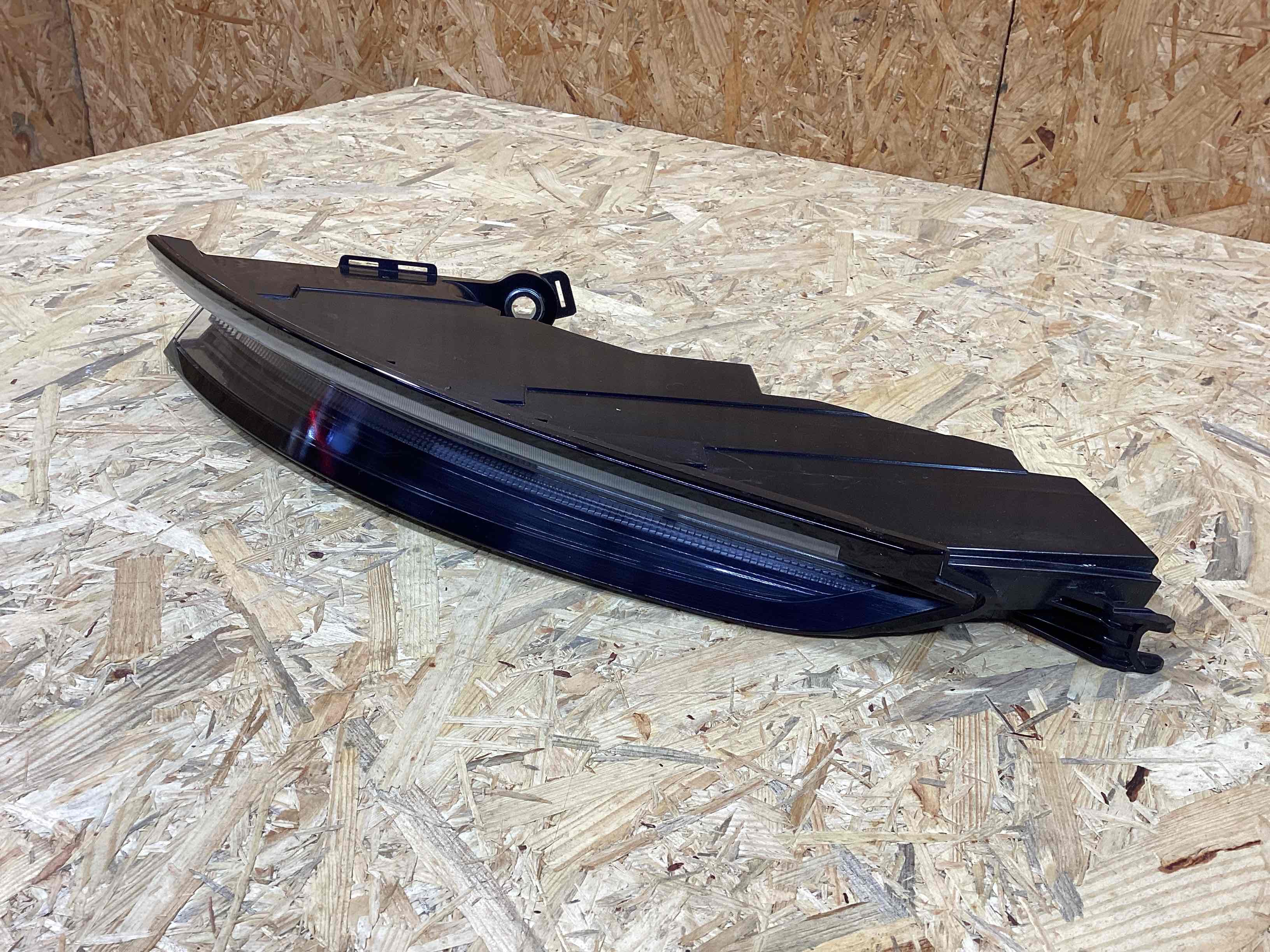 Фонарь задний правый Porsche Taycan 010426-102