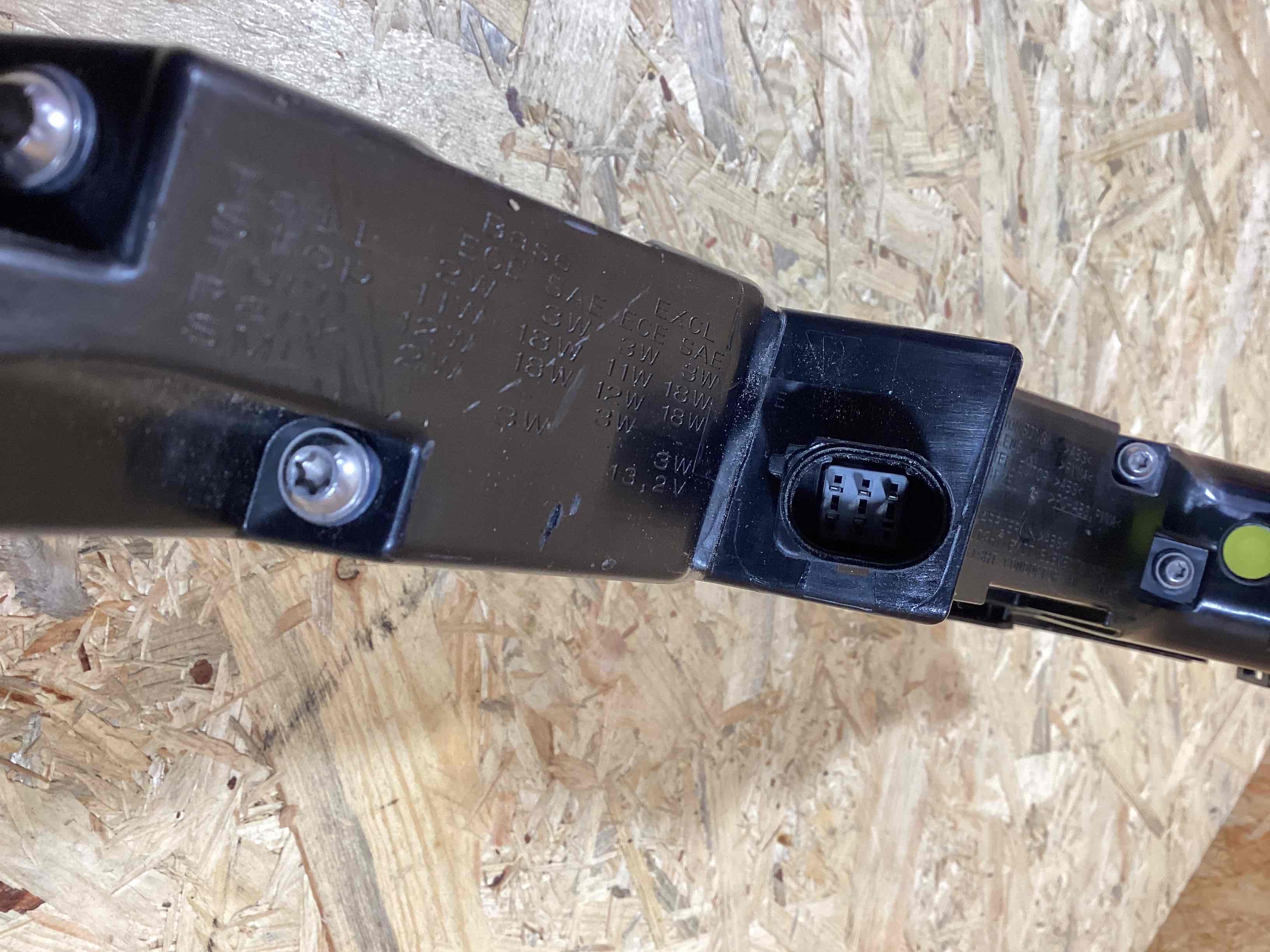 Фонарь задний правый Porsche Taycan 010426-102