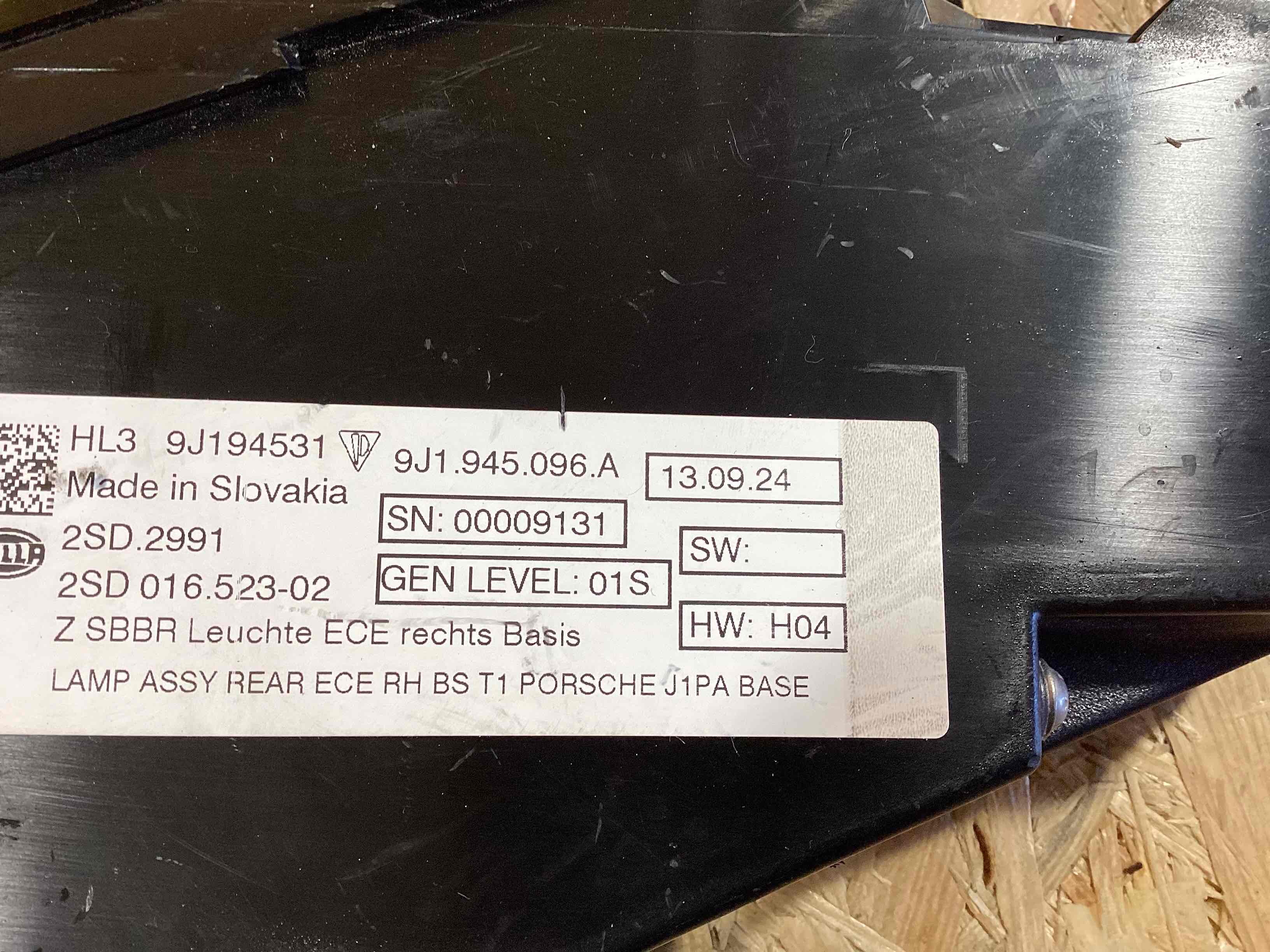 Фонарь задний правый Porsche Taycan 010426-102