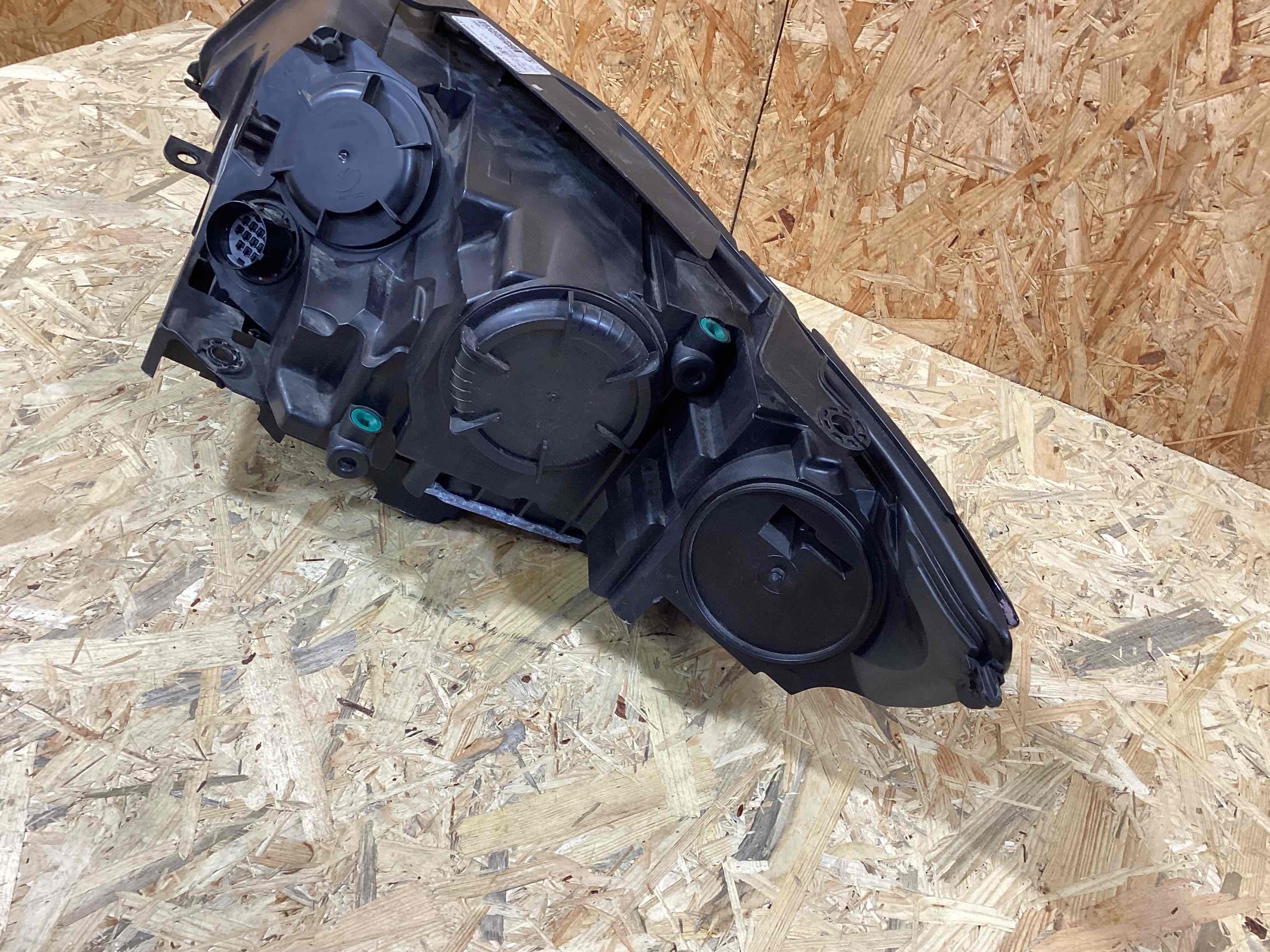 Фара правая Land Rover Discovery Sport L550 010426-103