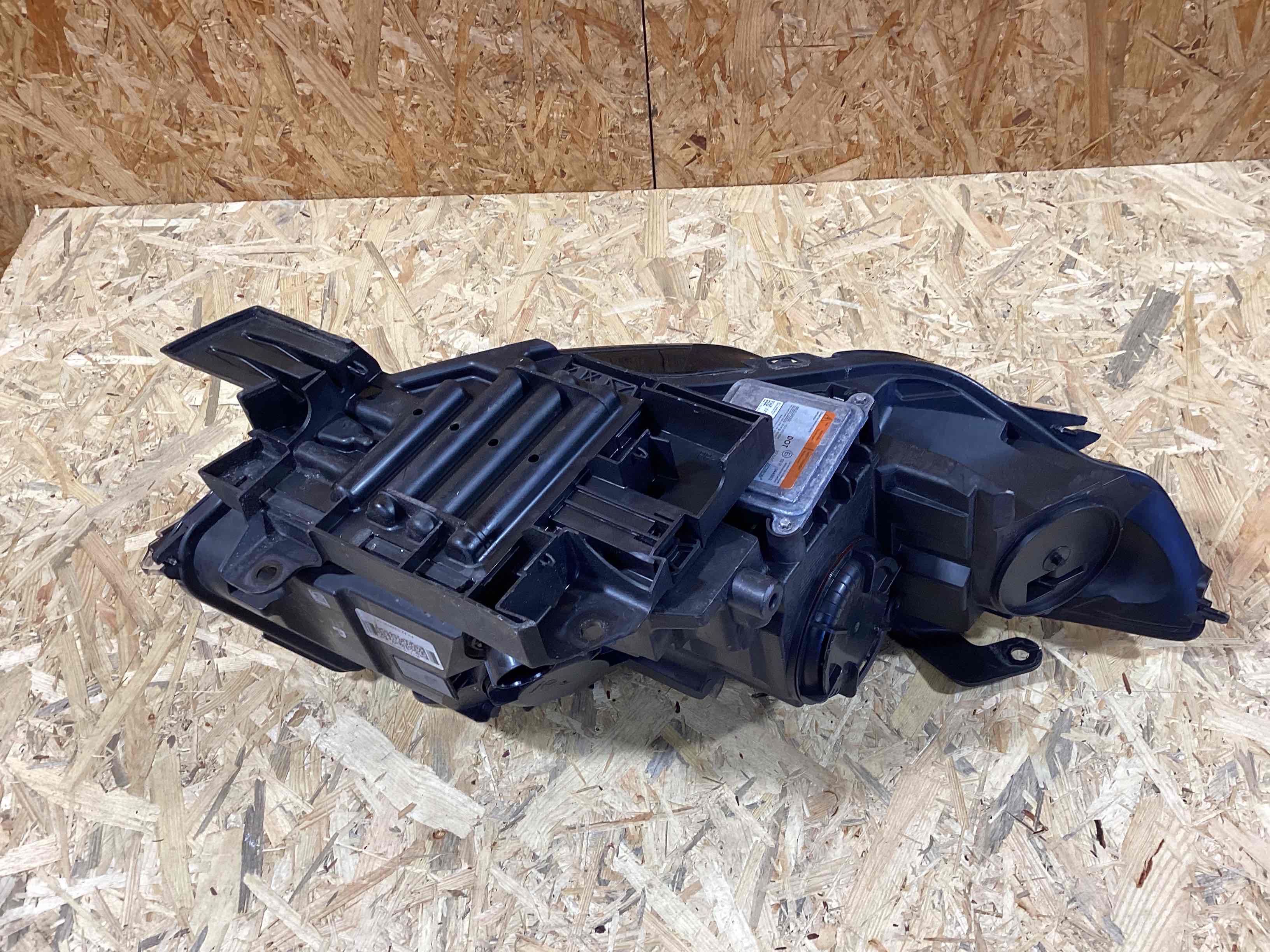 Фара левая Land Rover Discovery Sport L550 010426-104