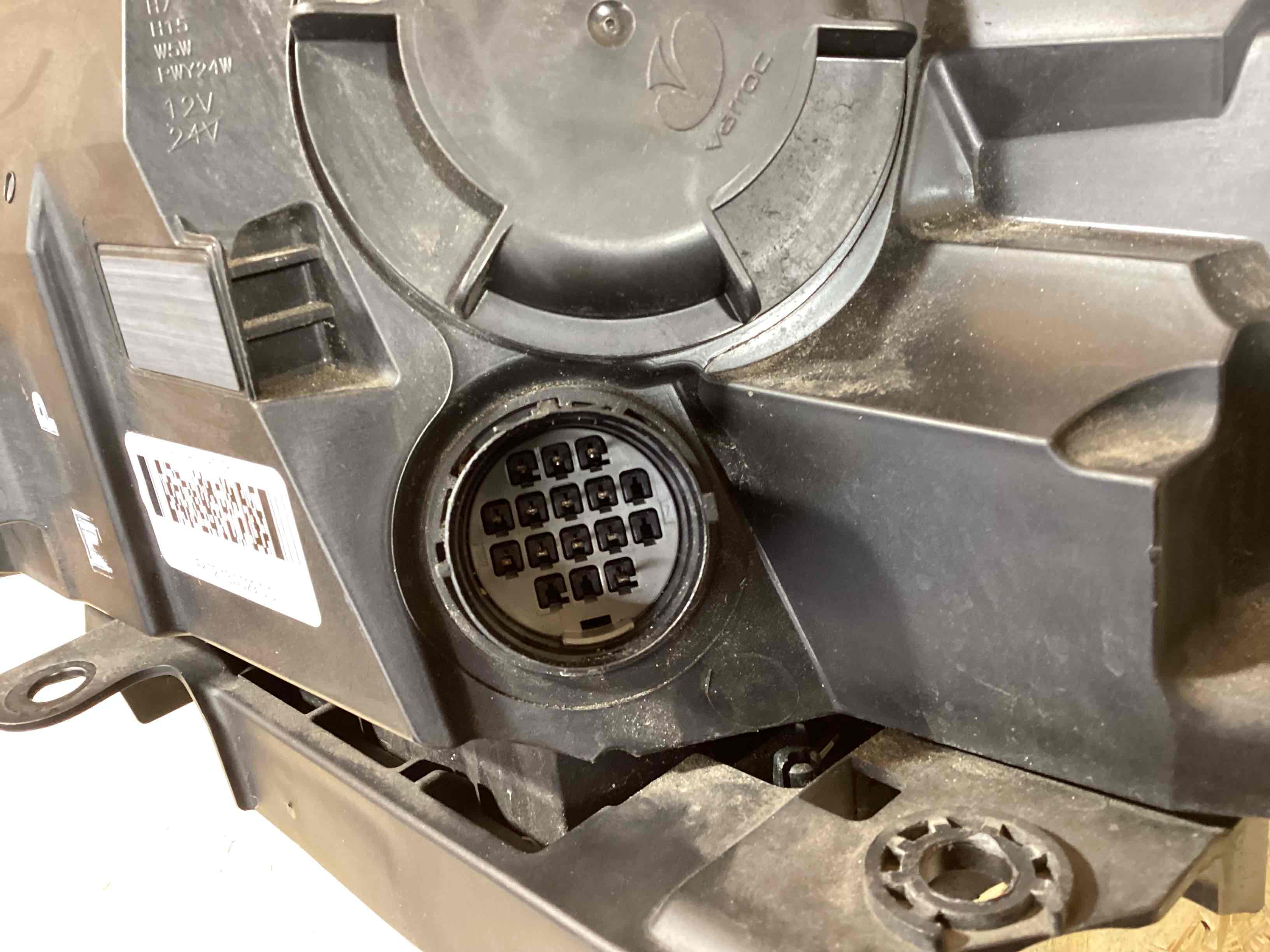 Фара левая Land Rover Discovery Sport L550 010426-104