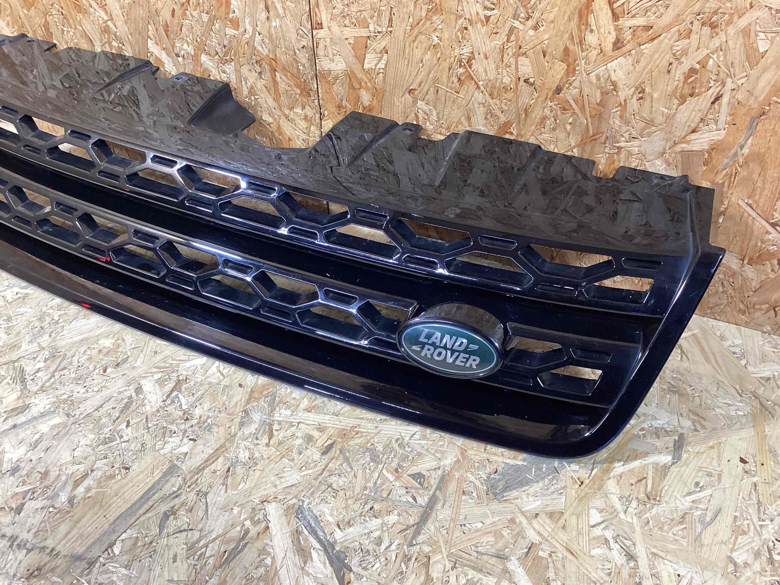 Решетка радиатора Land Rover Discovery Sport L550 010426-106