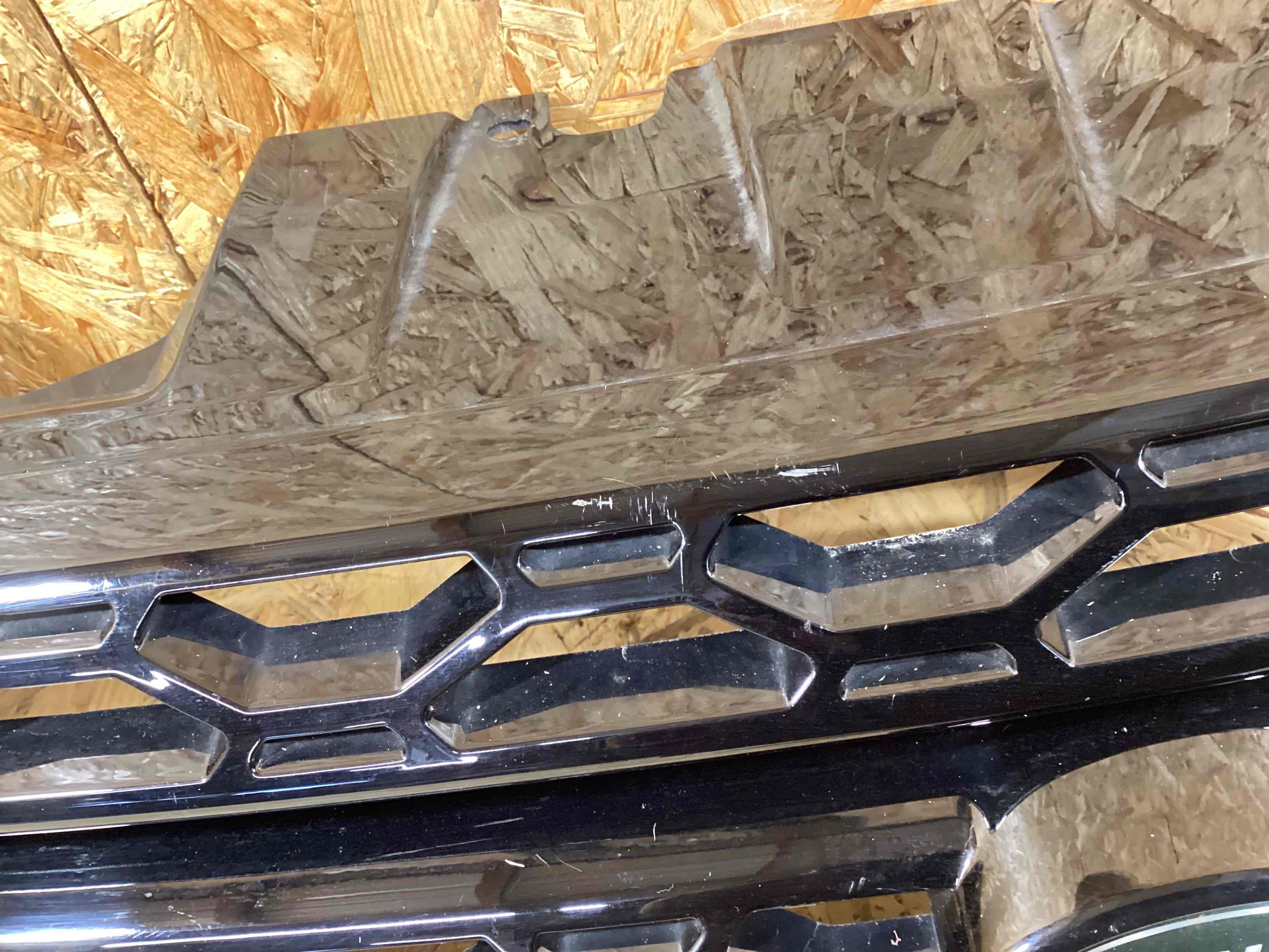 Решетка радиатора Land Rover Discovery Sport L550 010426-106