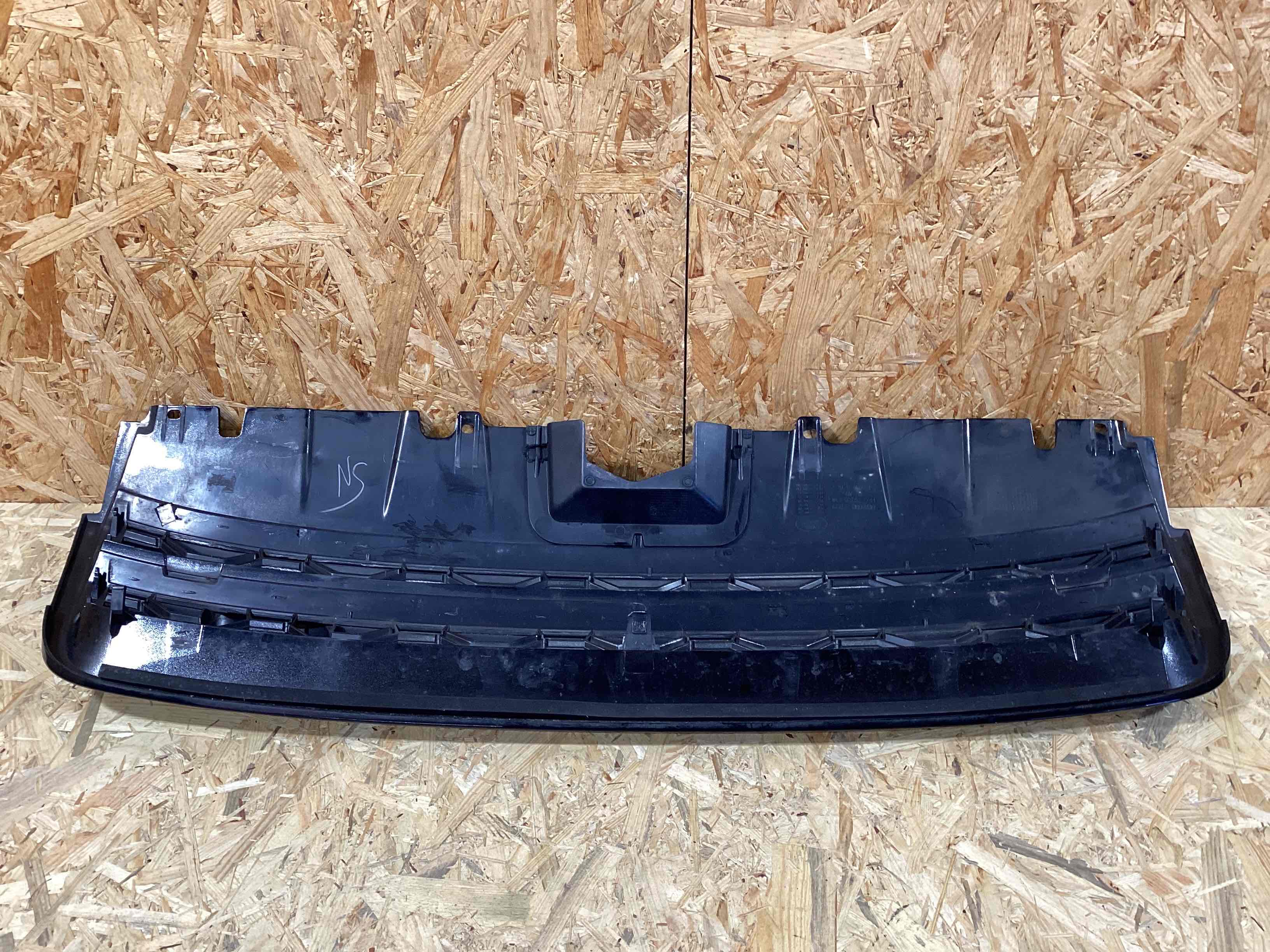 Решетка радиатора Land Rover Discovery Sport L550 010426-106