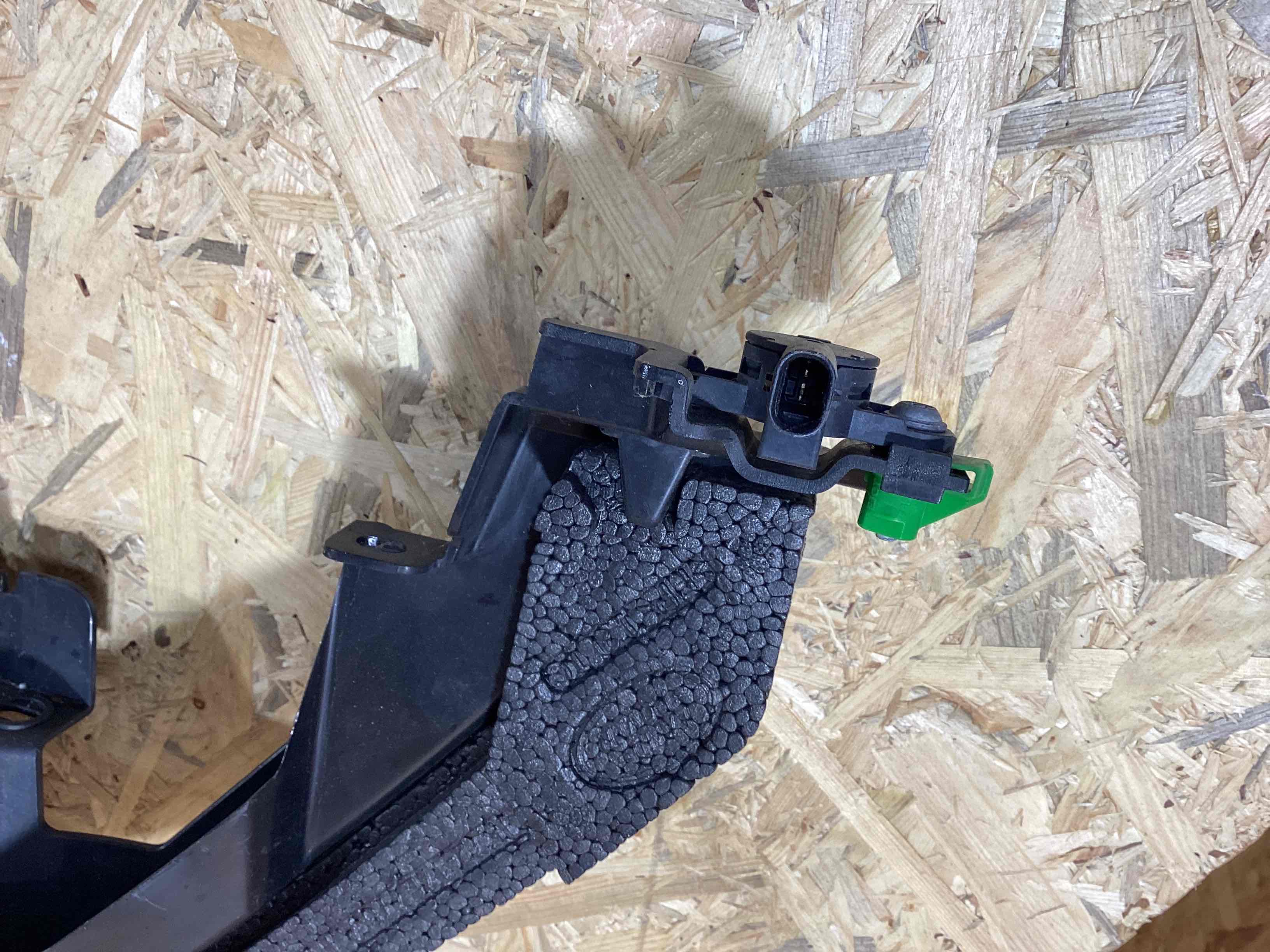 Абсорбер бампера Land Rover Discovery Sport L550 010426-107