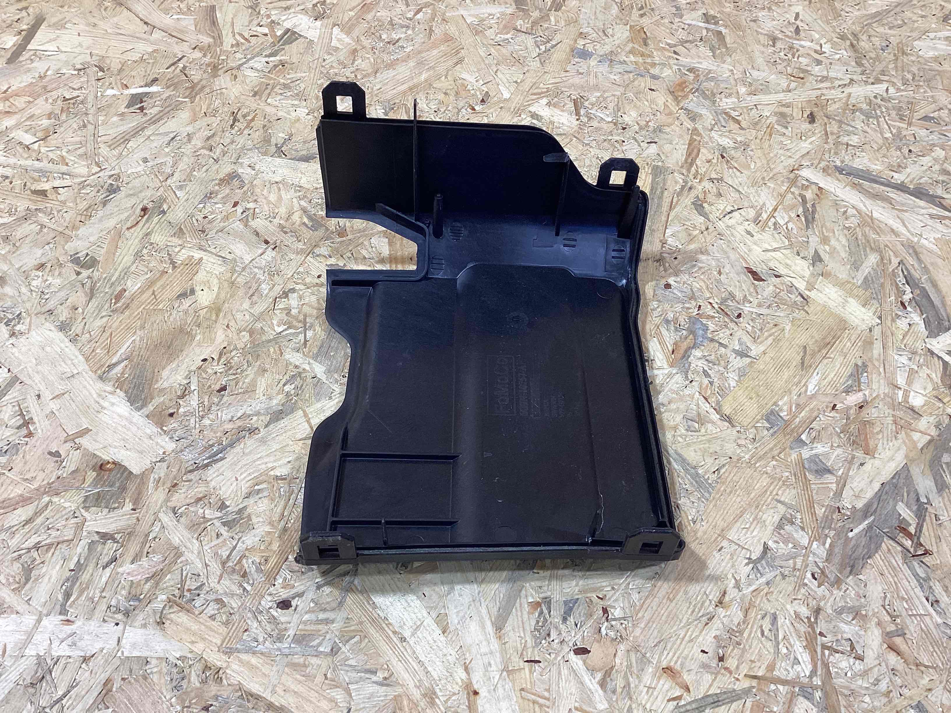 Полка аккумулятора, крышка, крепление (площадка АКБ) Land Rover Discovery Sport L550 010426-108