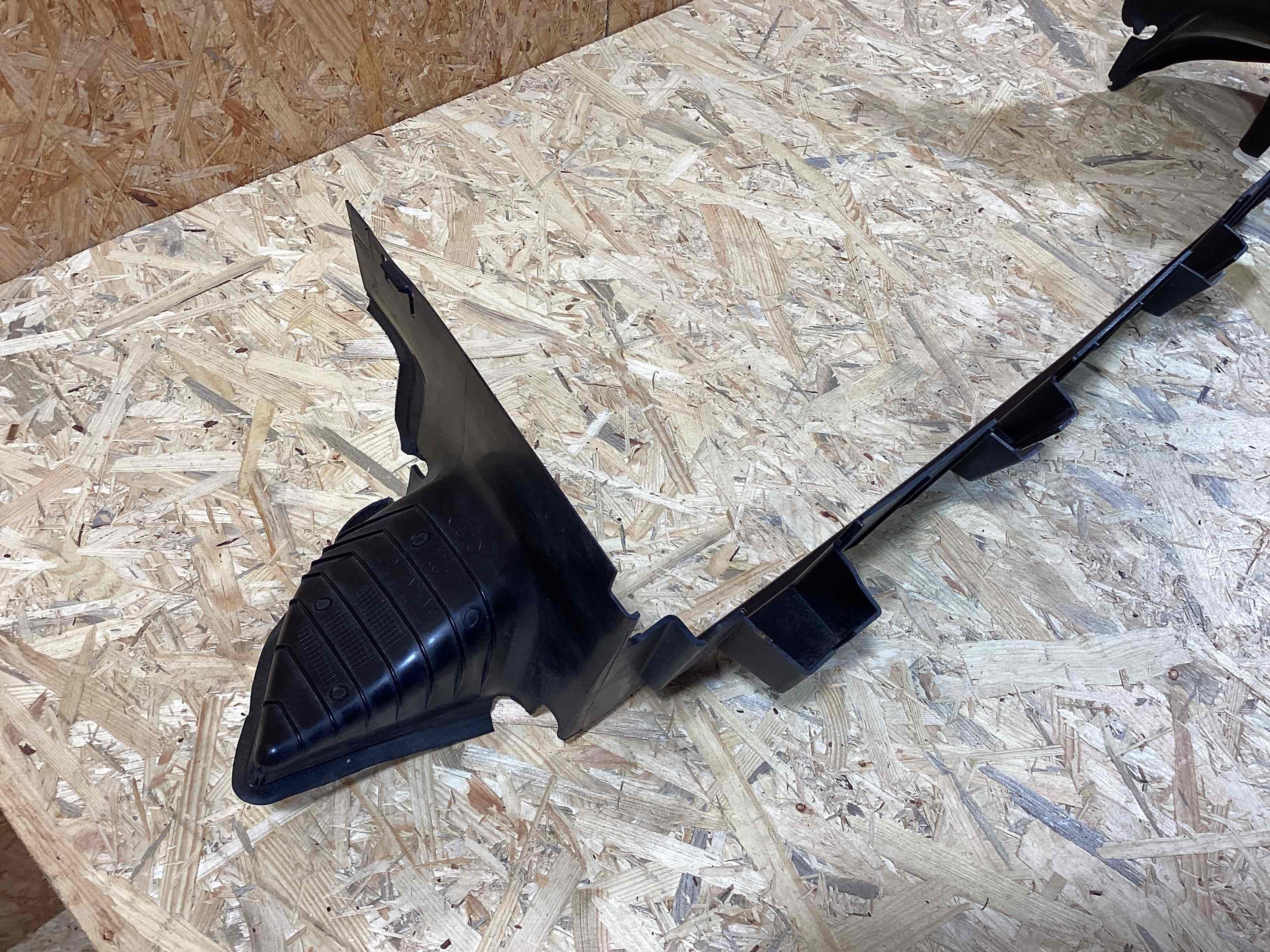 Воздуховод Land Rover Discovery Sport L550 010426-109