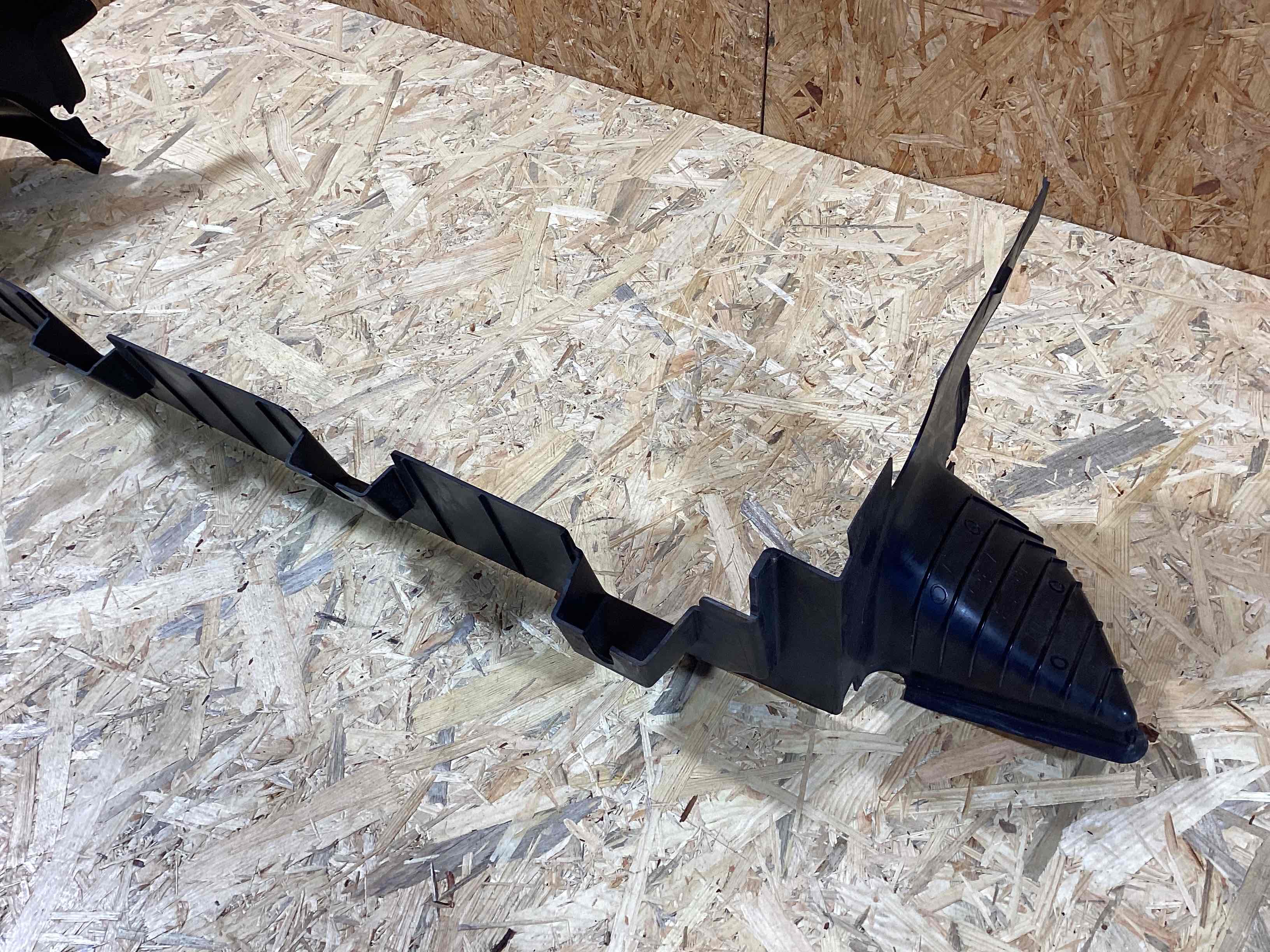 Воздуховод Land Rover Discovery Sport L550 010426-109