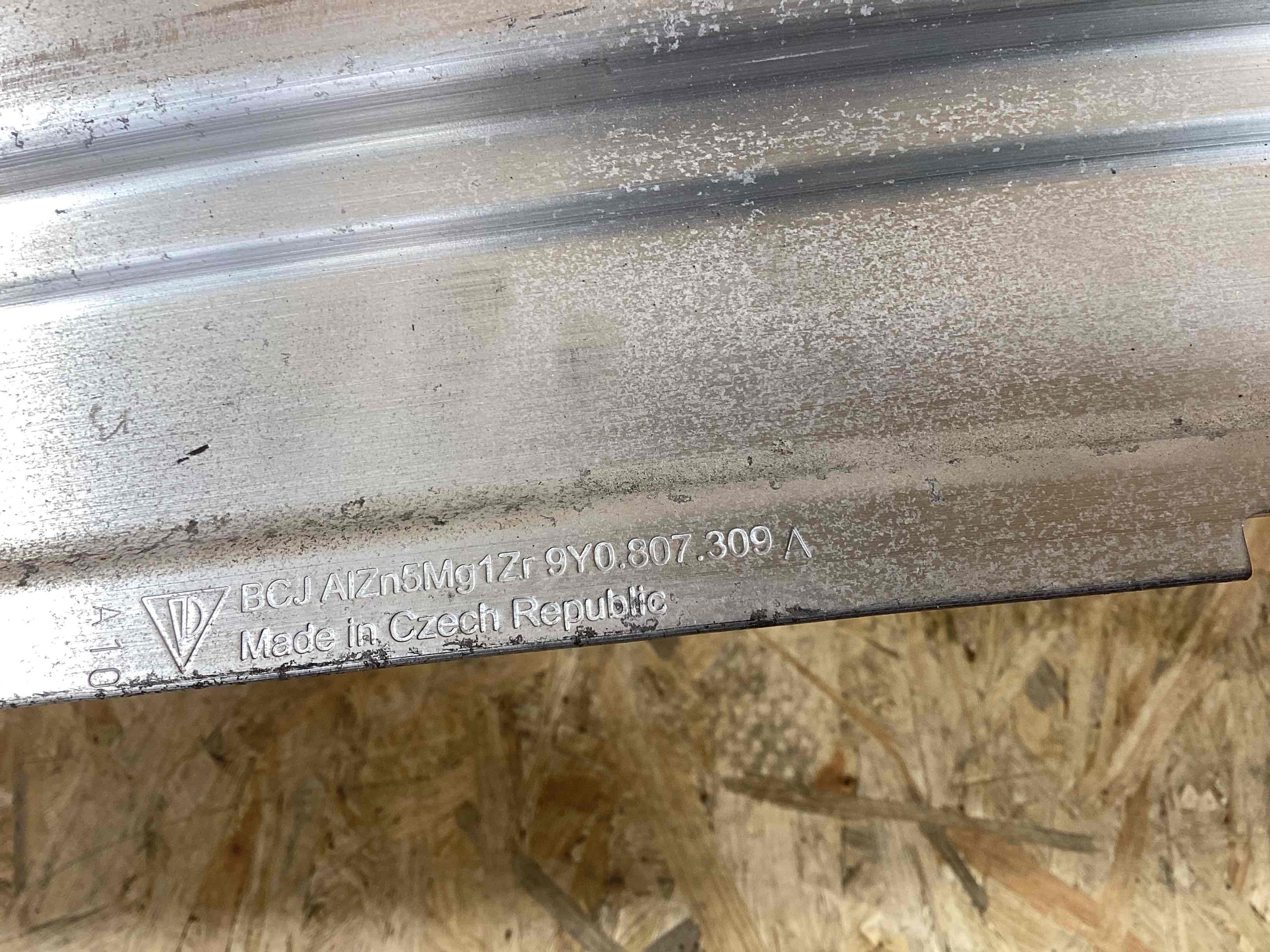 Усилитель бампера заднего Porsche Cayenne 010626-116