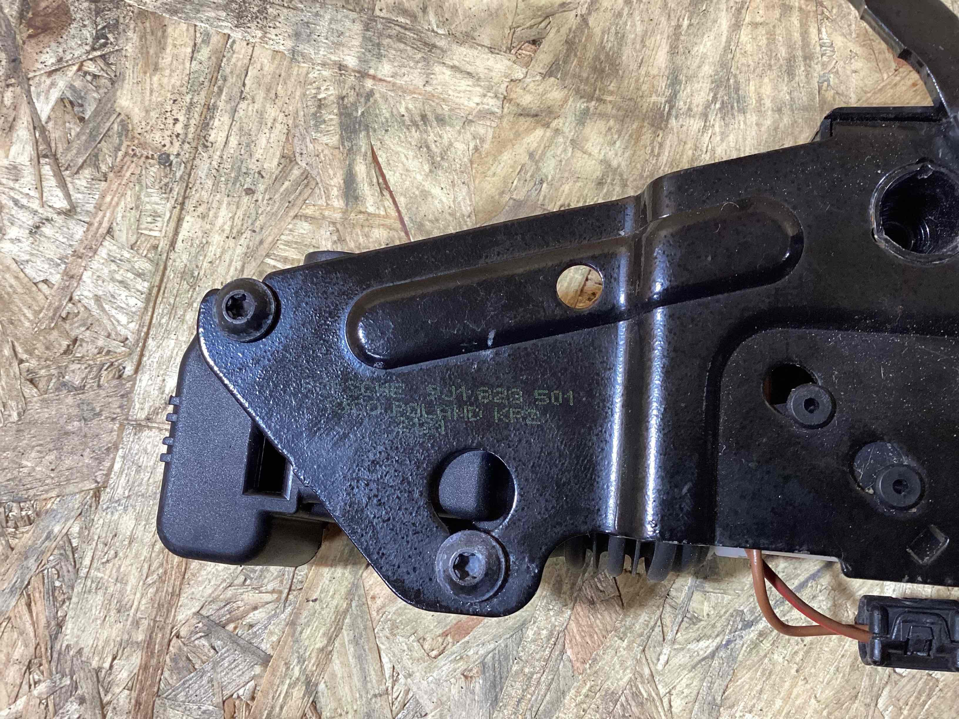 Замок капота Porsche Taycan 010726-104