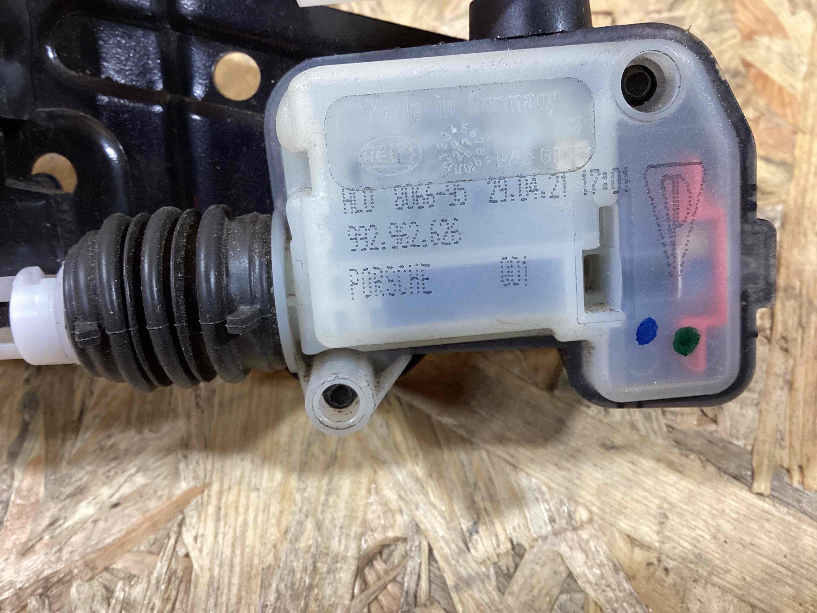 Замок капота Porsche Taycan 010726-105
