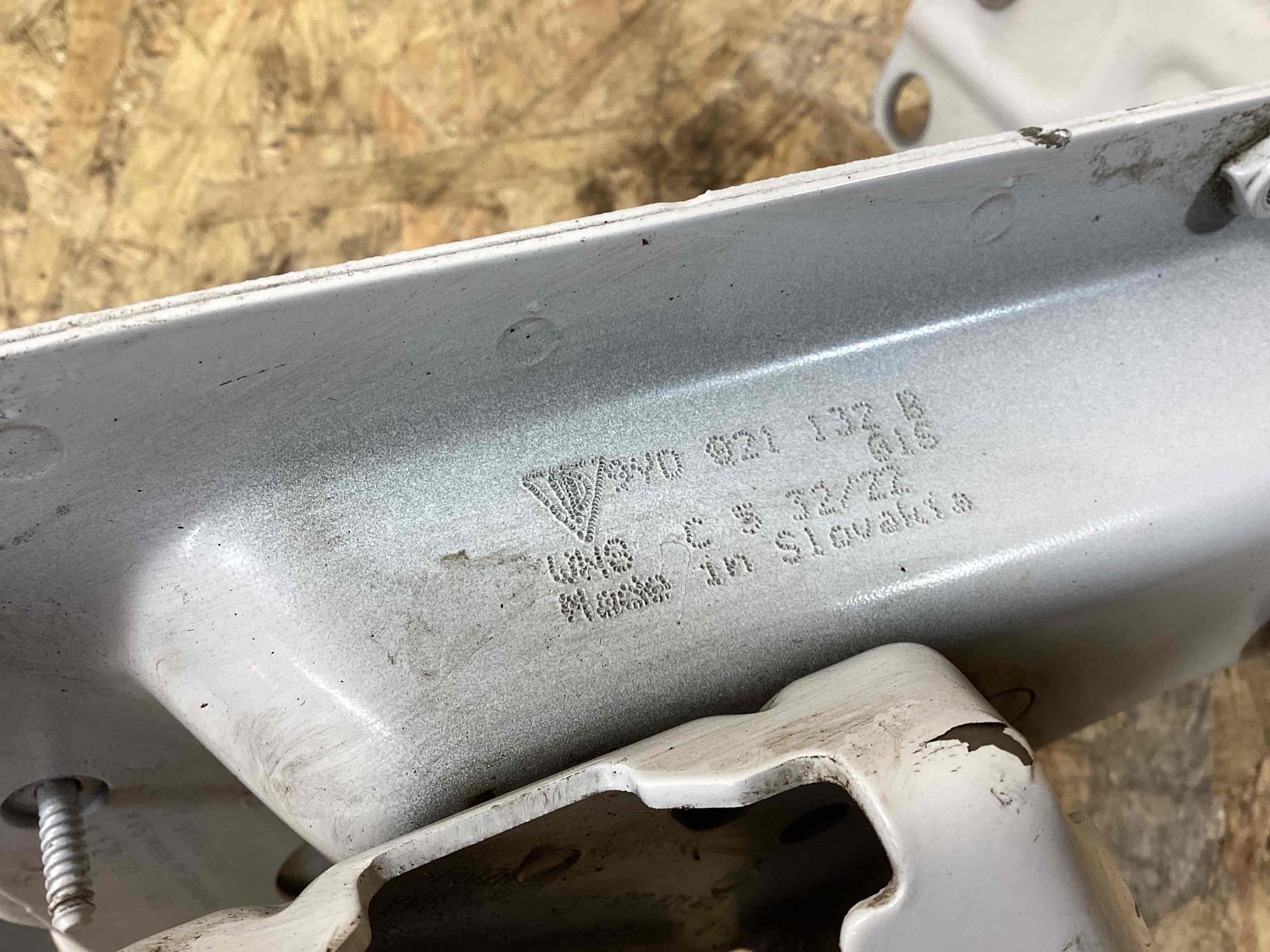 Крепление крыла Porsche Cayenne 010726-107