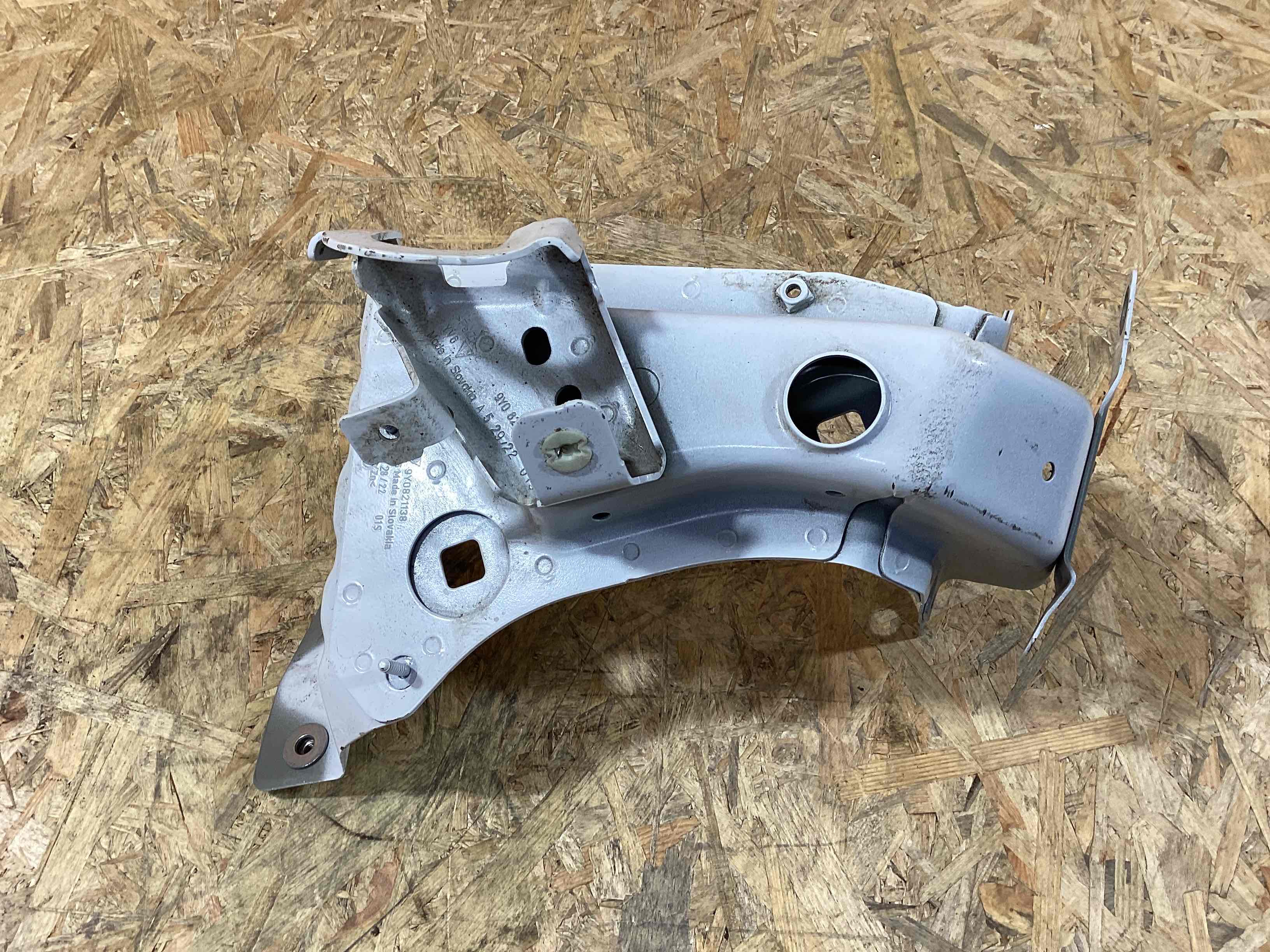 Крепление крыла Porsche Cayenne 010726-107