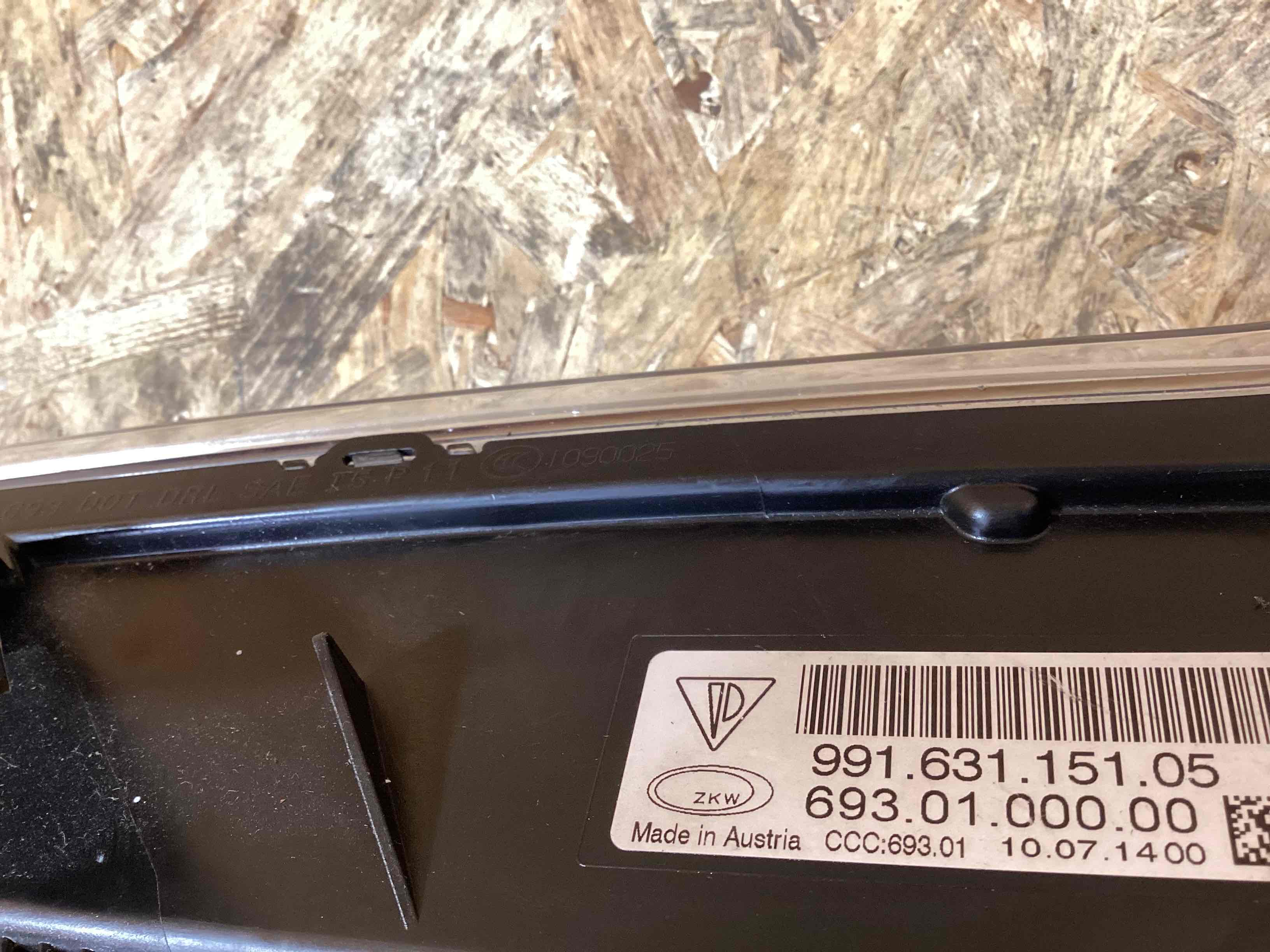 Фара права Porsche 911 010926-111