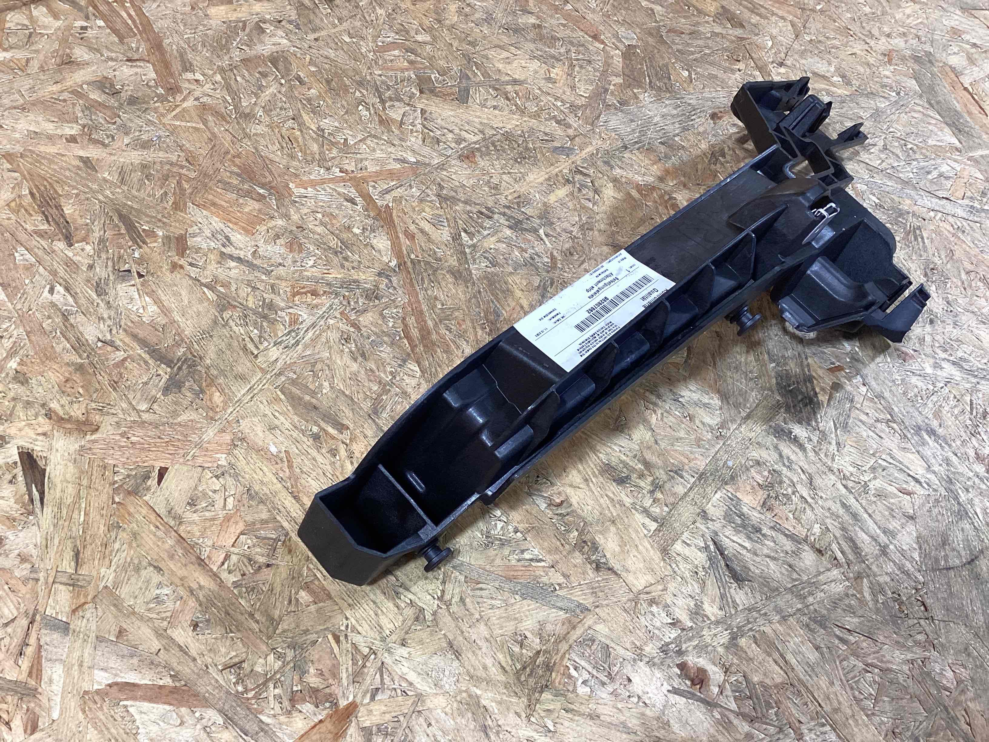 Крепление бампера Porsche Boxster 718 010926-131