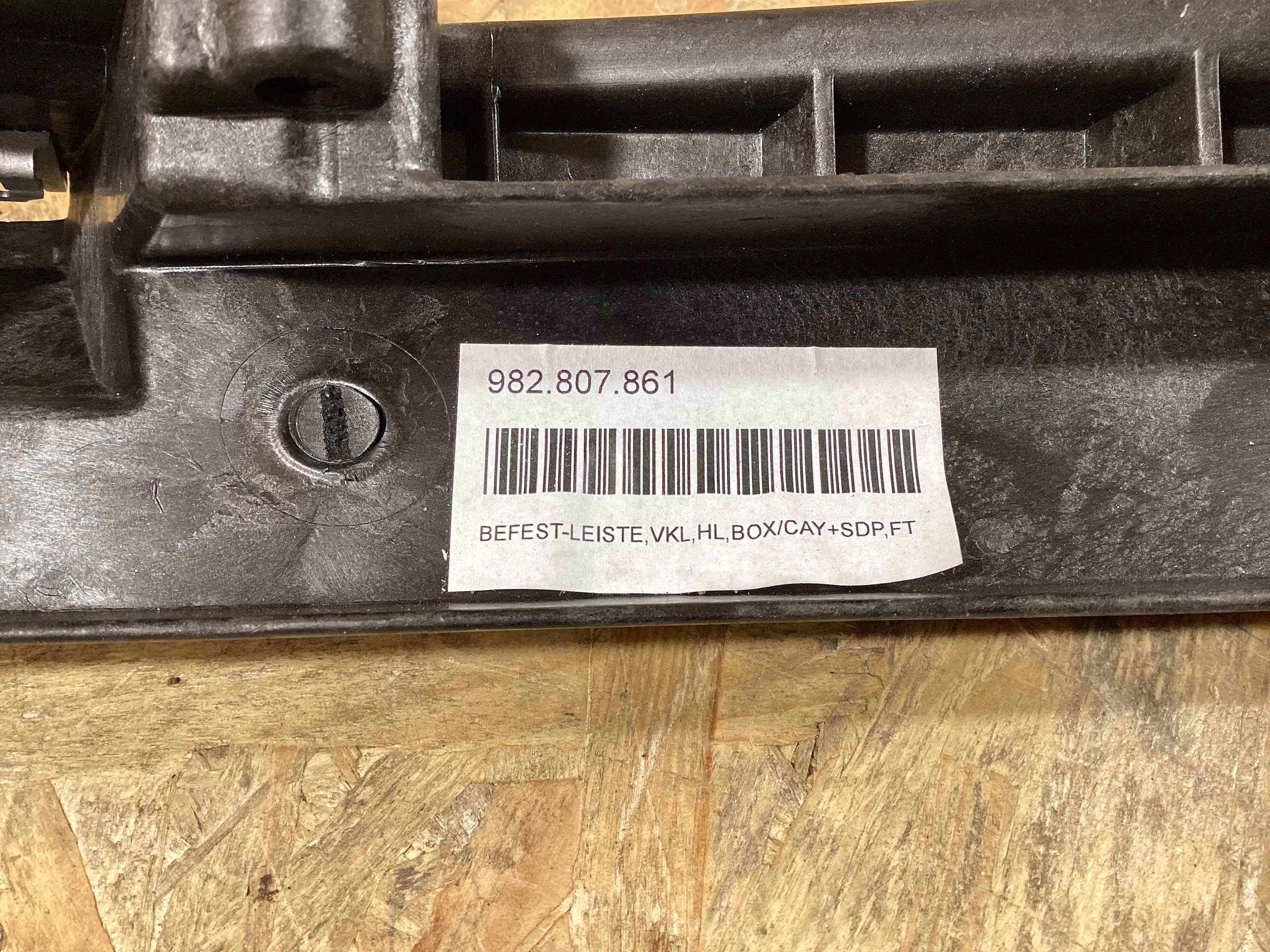 Крепление бампера Porsche Boxster 718 010926-132
