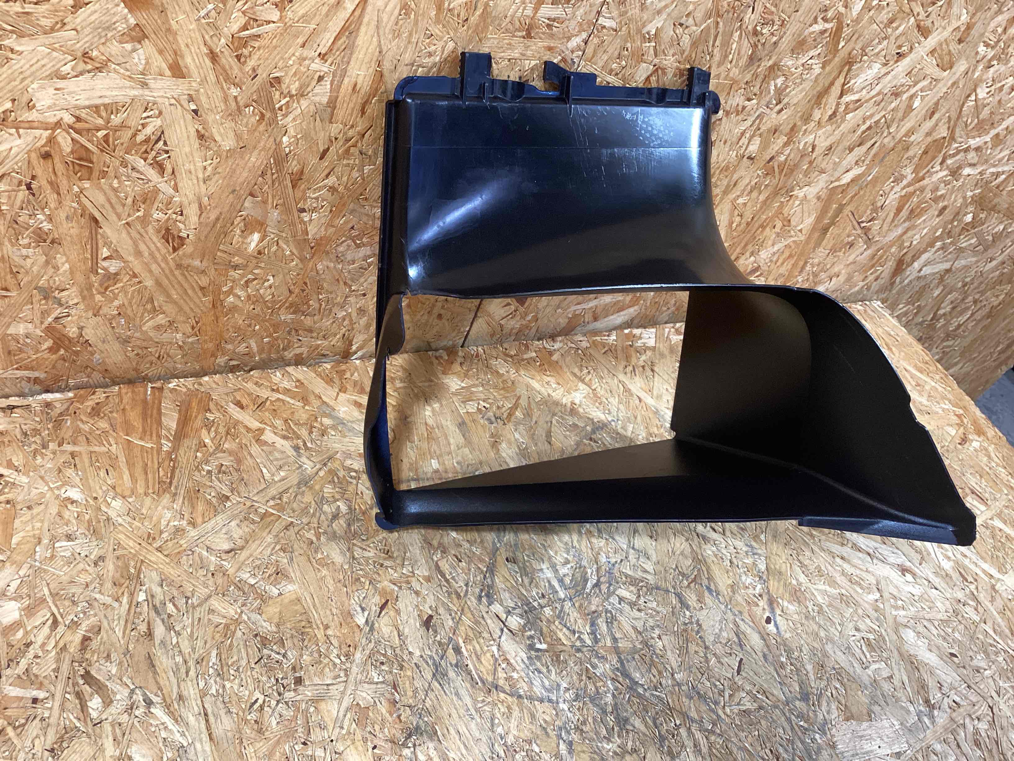 Воздуховод Porsche Macan 011025-104