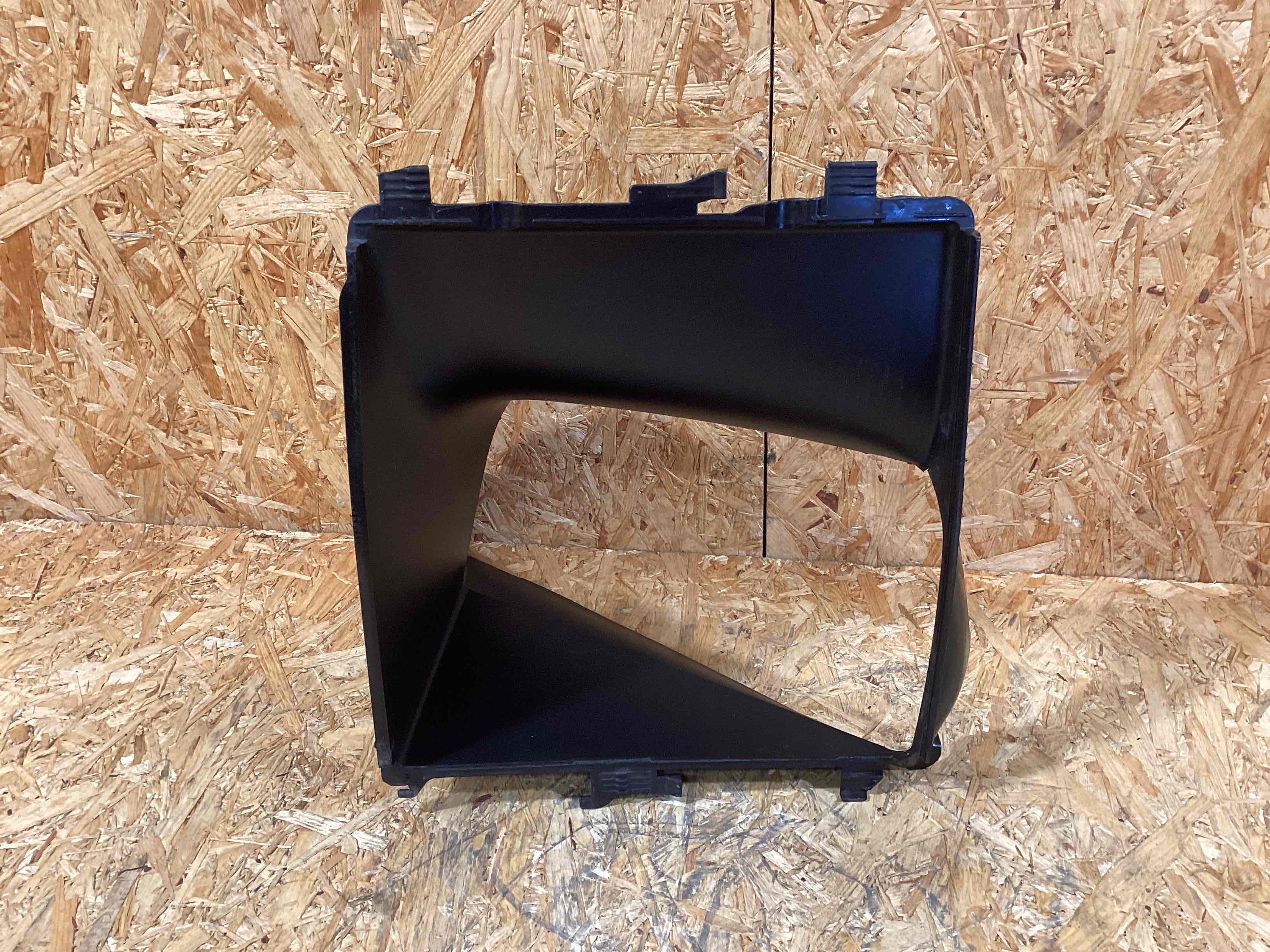 Воздуховод Porsche Macan 011025-104