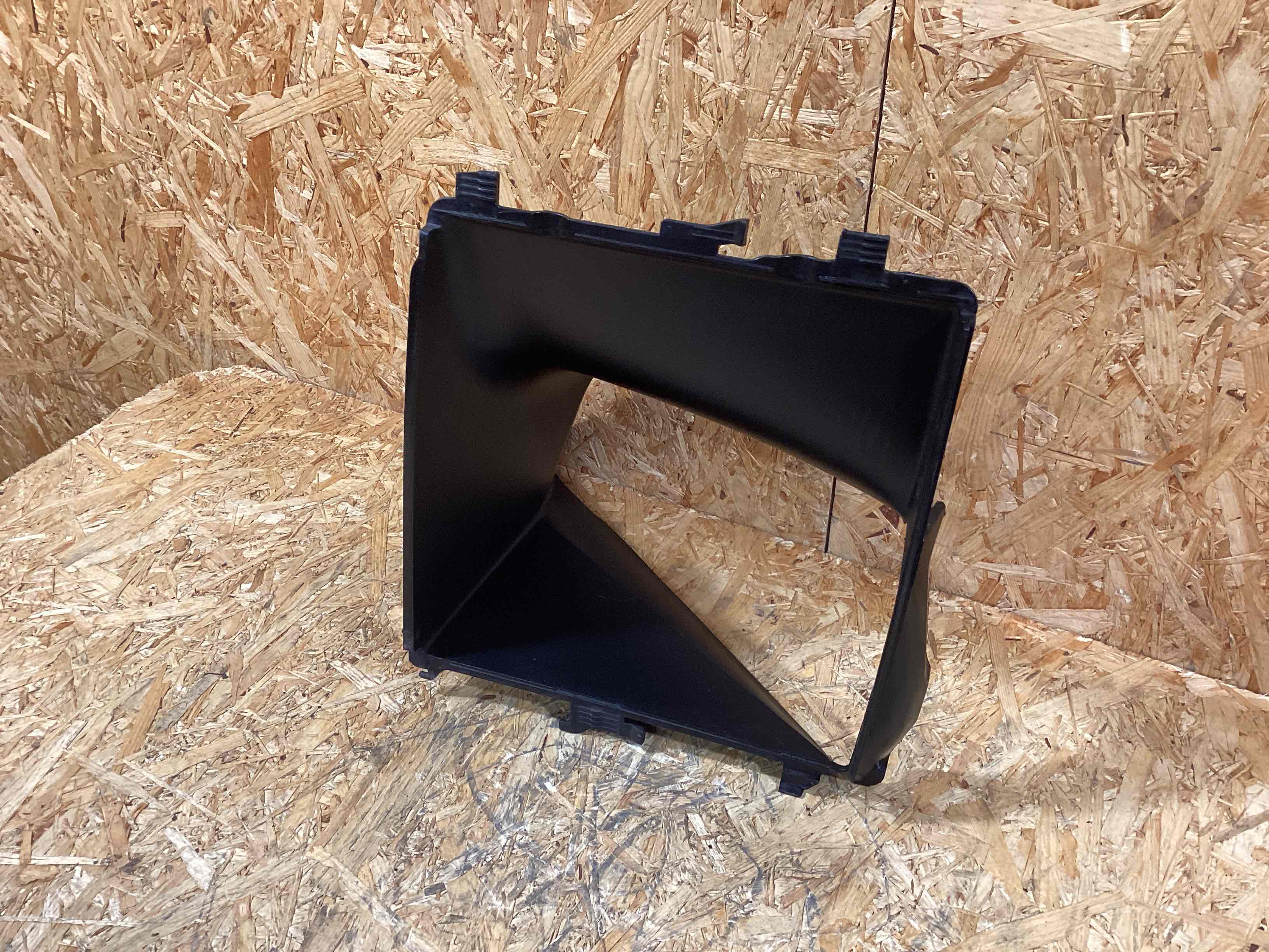 Воздуховод Porsche Macan 011025-104