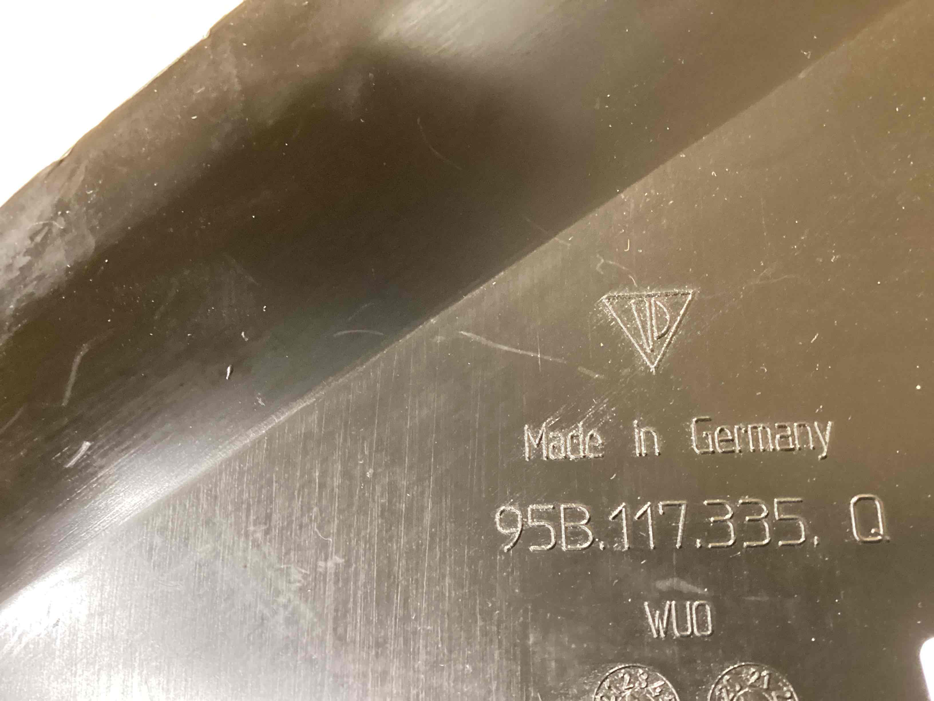 Воздуховод Porsche Macan 011025-104