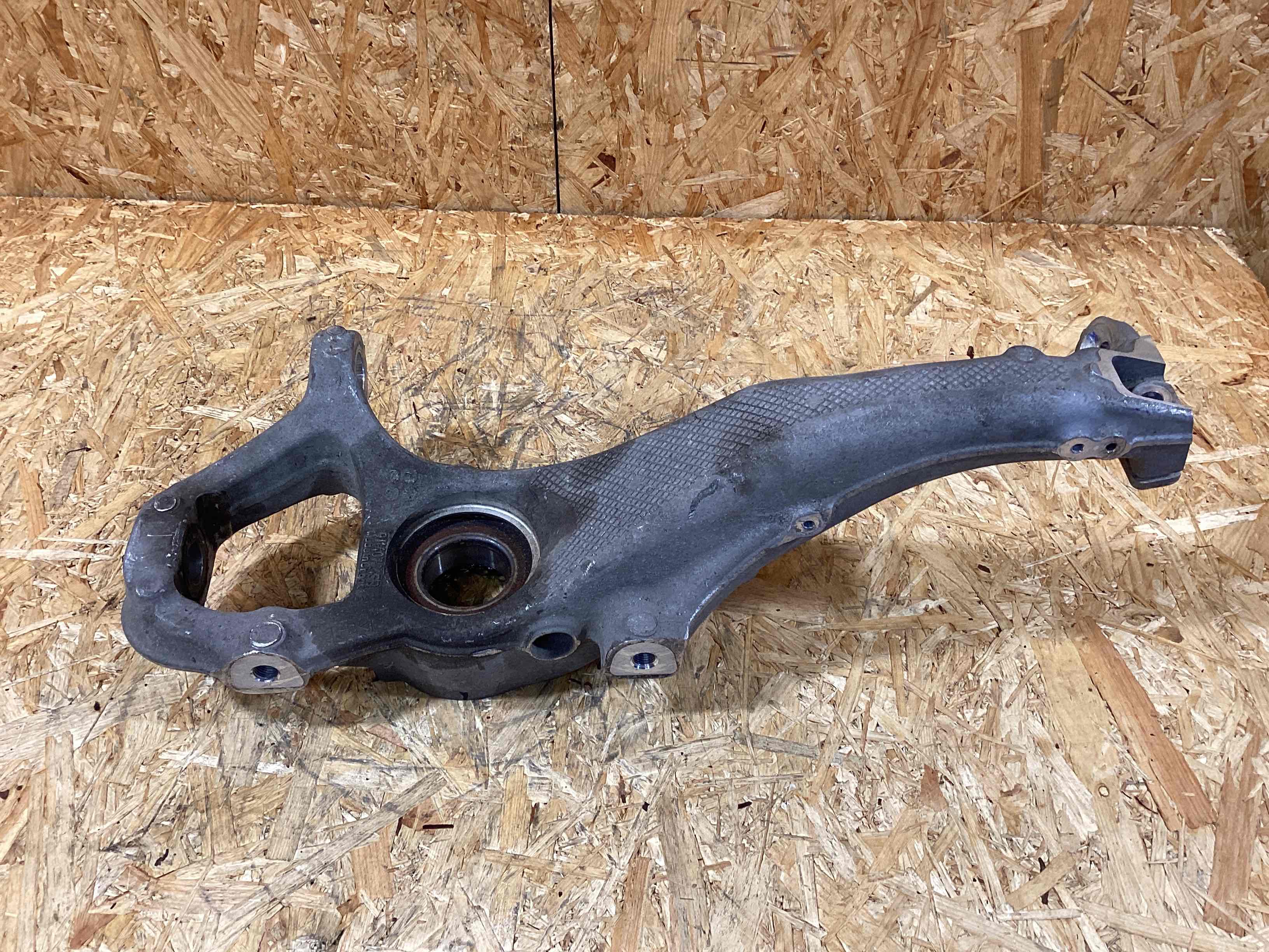 Кулак поворотный левый Porsche Taycan 011025-119