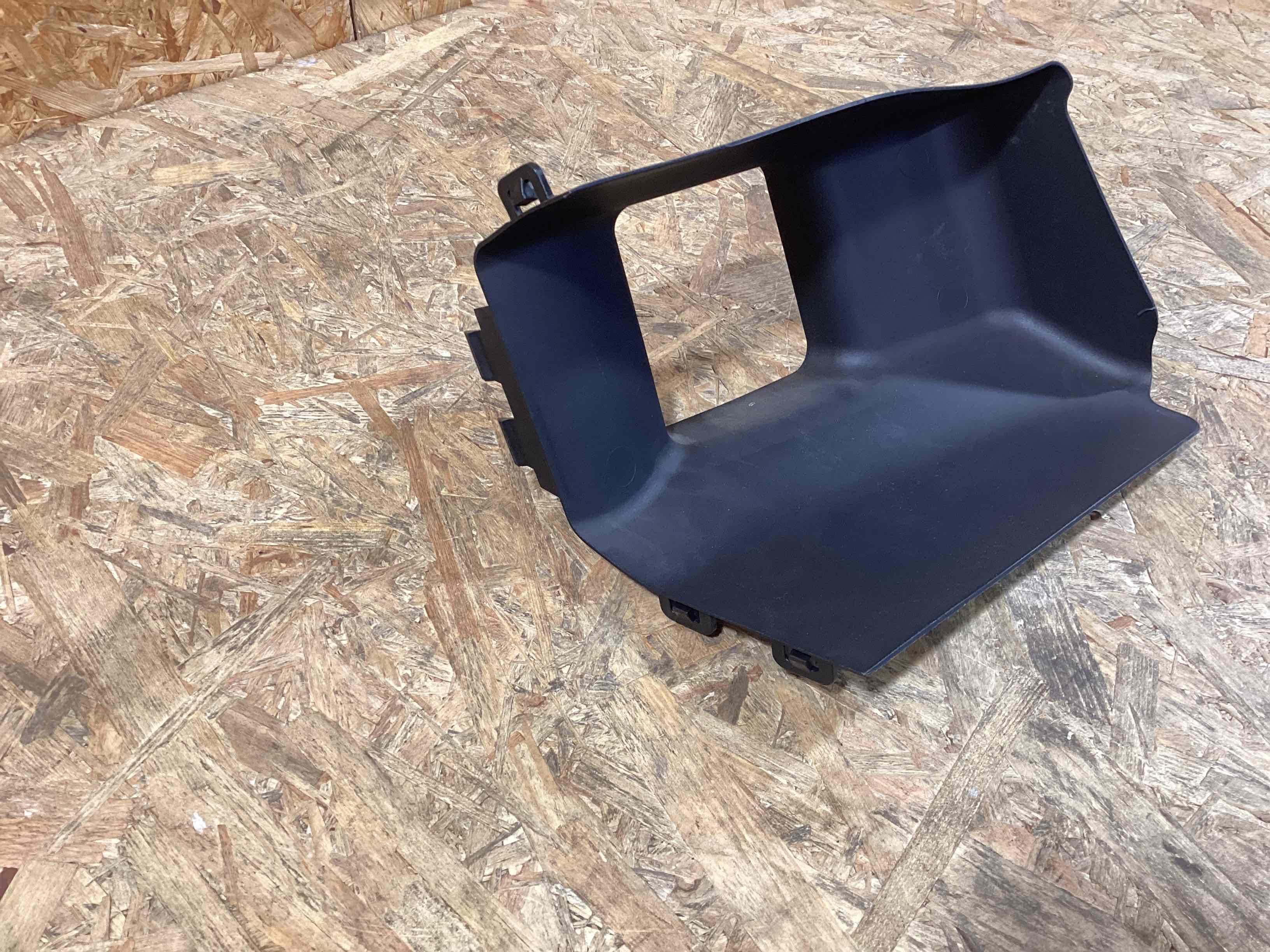 Повітропровід Porsche Taycan 011026-116