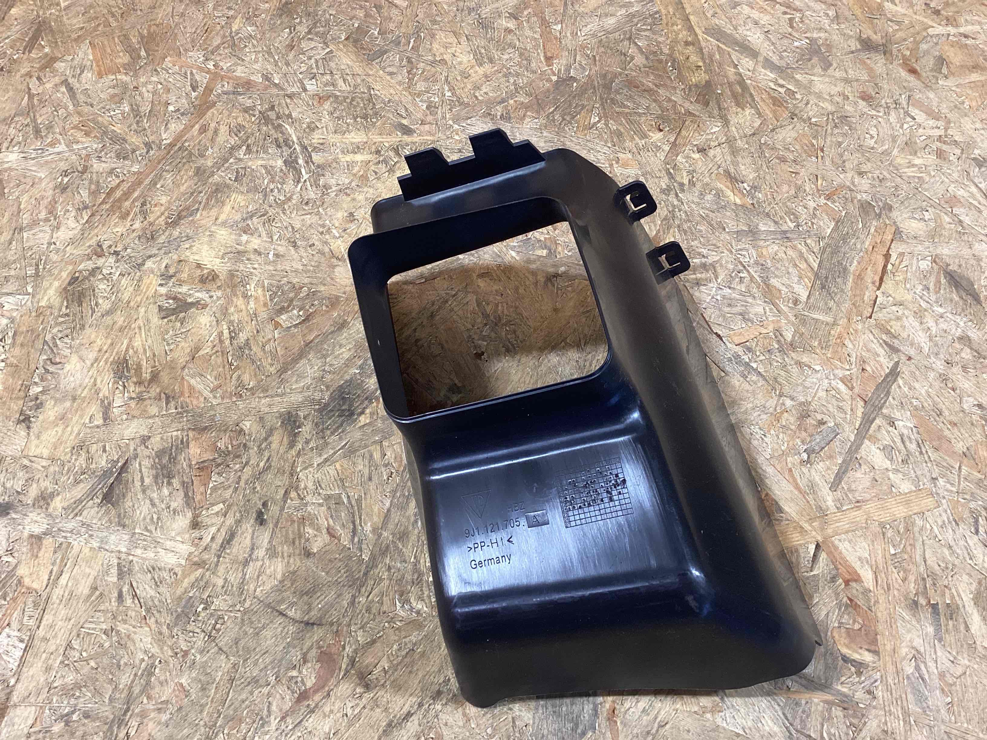 Повітропровід Porsche Taycan 011026-116