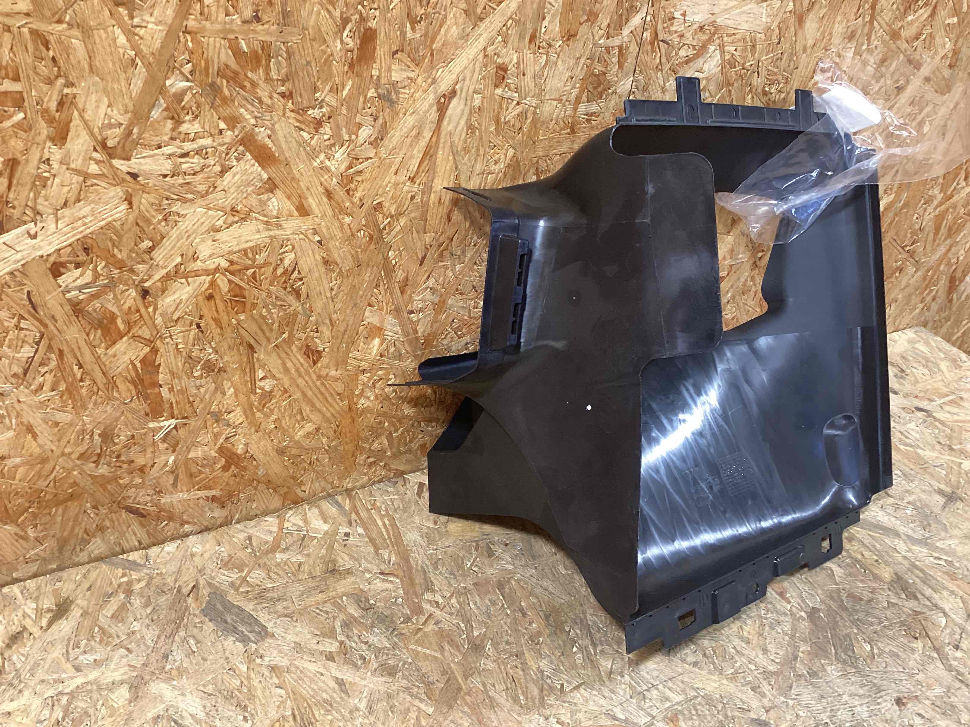 Повітропровід Porsche Taycan 011026-118
