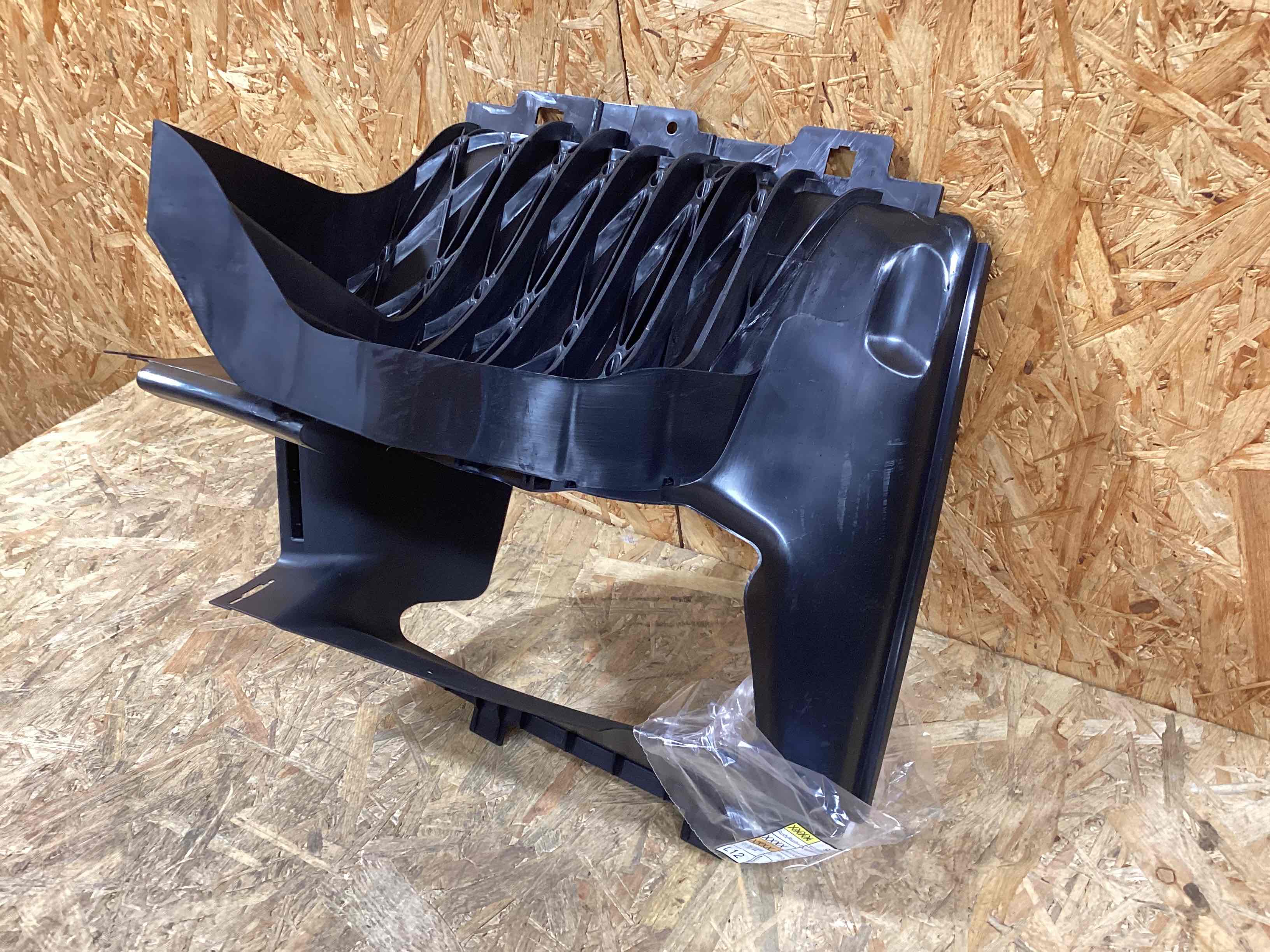 Повітропровід Porsche Taycan 011026-118