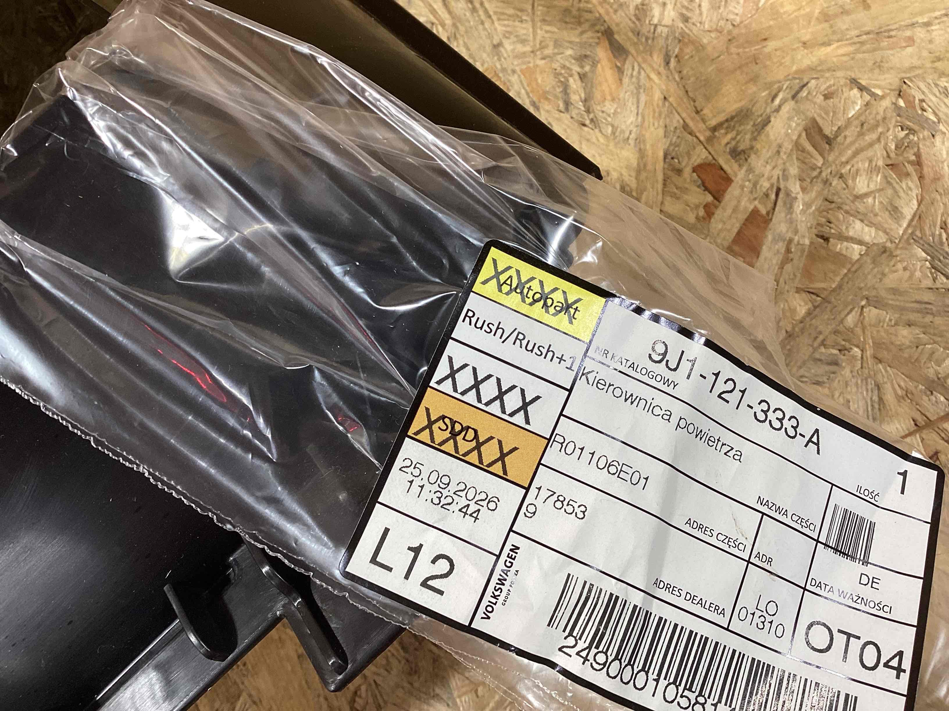 Повітропровід Porsche Taycan 011026-118