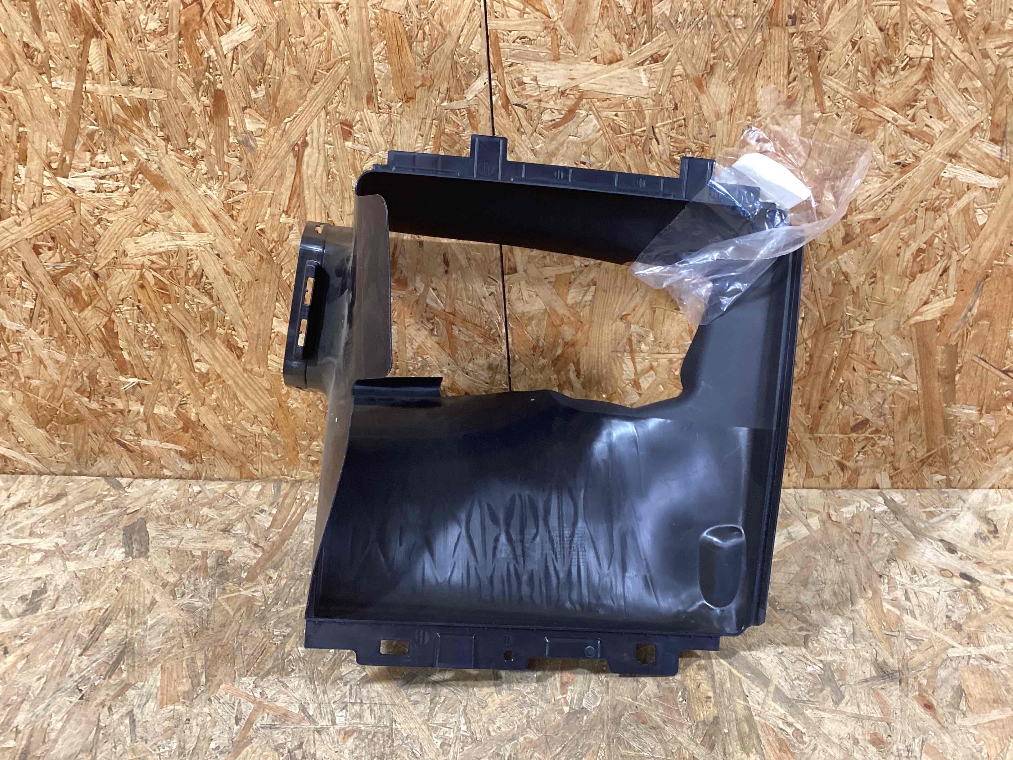 Повітропровід Porsche Taycan 011026-118