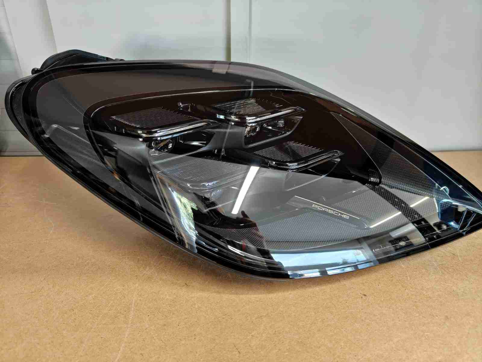 Фара правая Porsche Panamera 011026-202