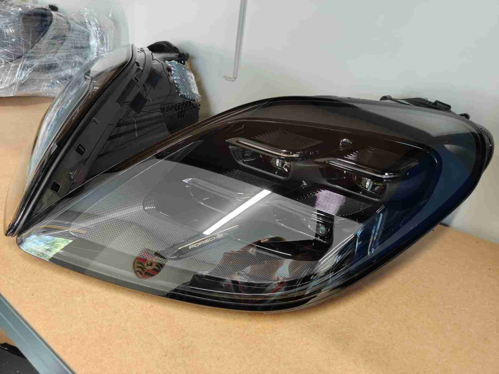 Фара левая Porsche Panamera 011026-203
