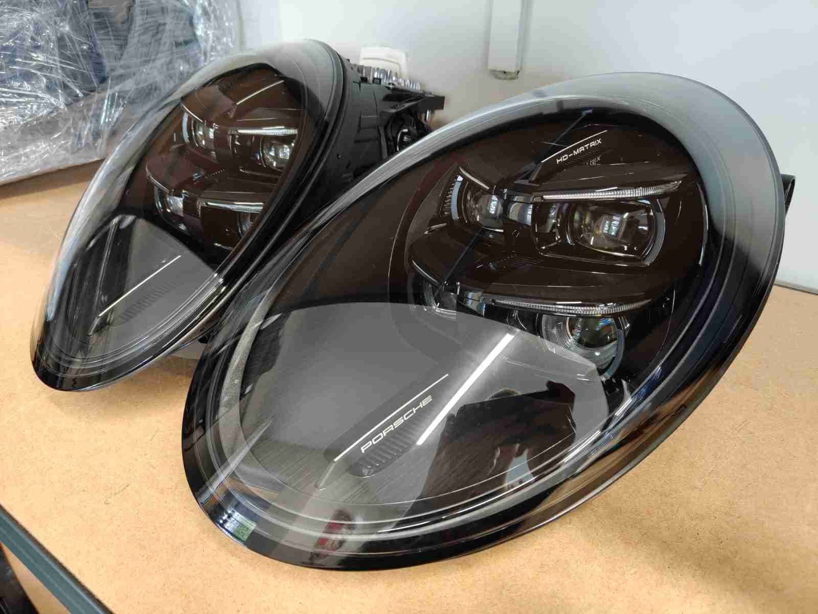 Фара ліва Porsche 911 011026-205