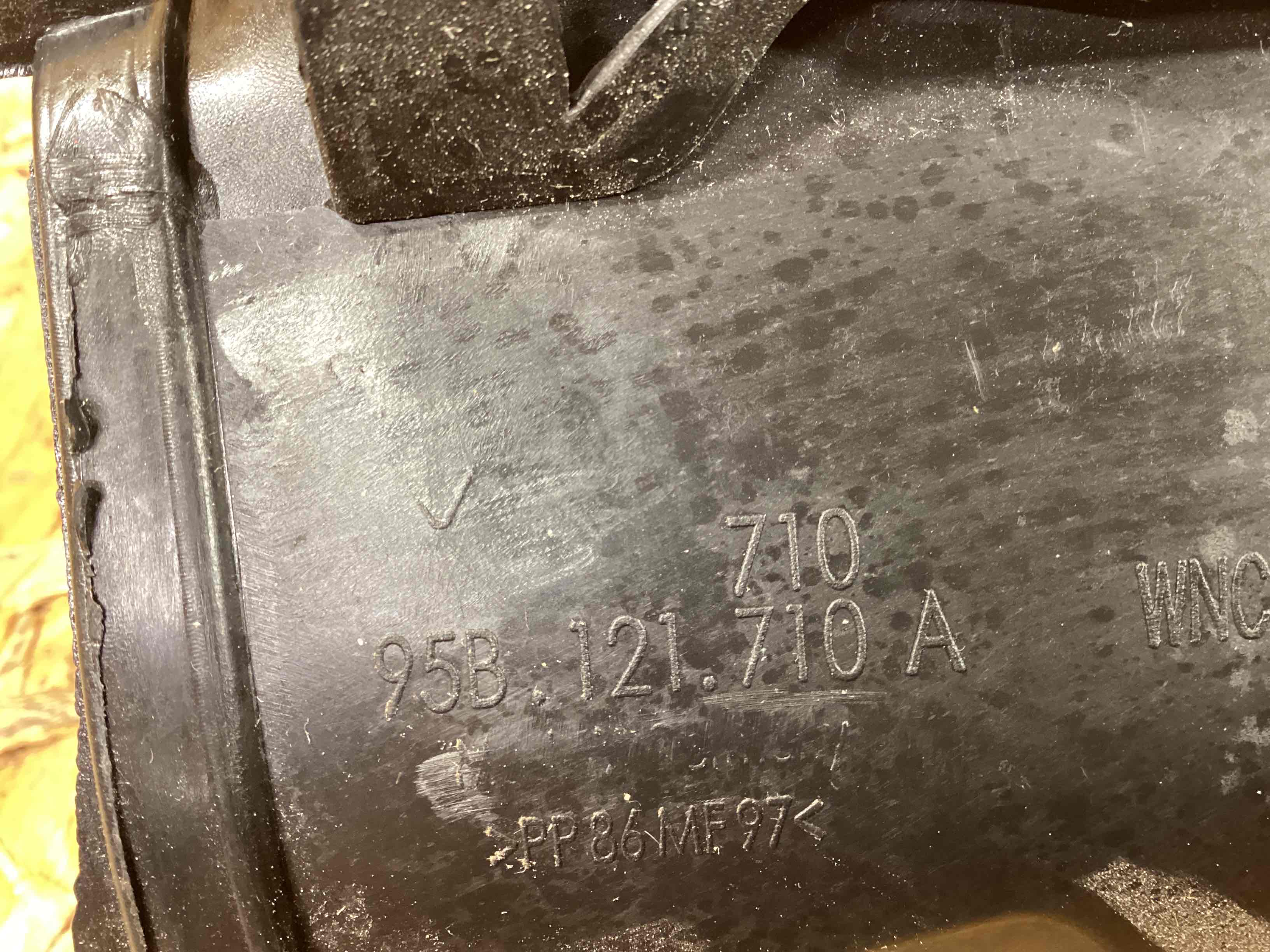 Воздуховод Porsche Macan 011225-101