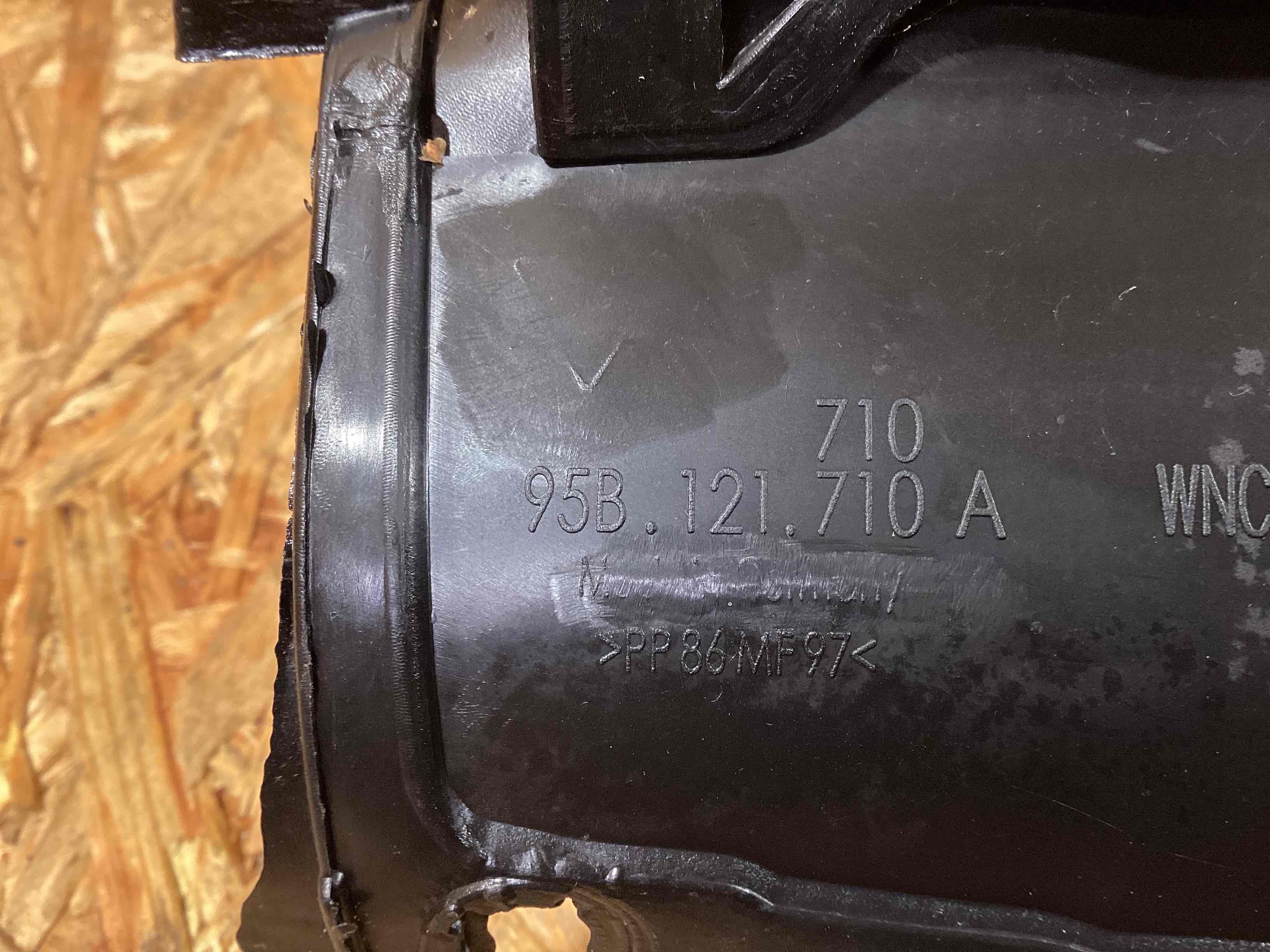 Воздуховод Porsche Macan 011225-102