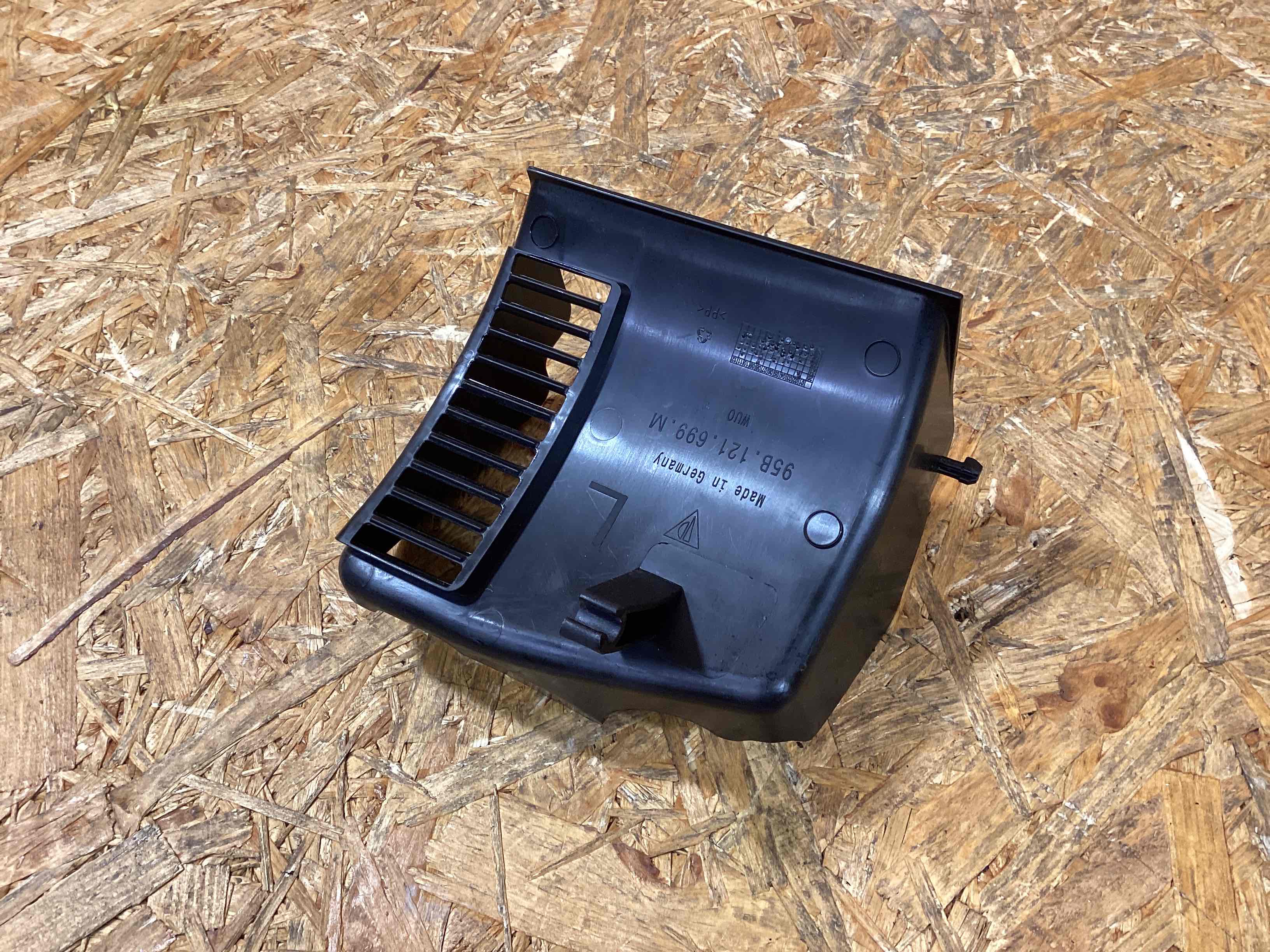 Воздуховод Porsche Macan 011225-103