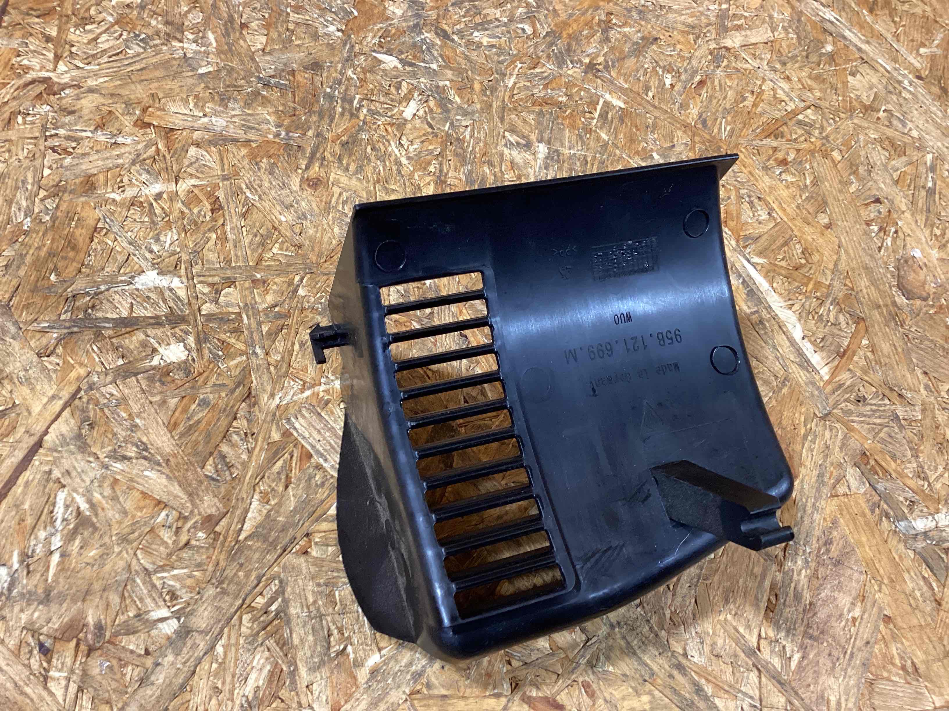 Воздуховод Porsche Macan 011225-103