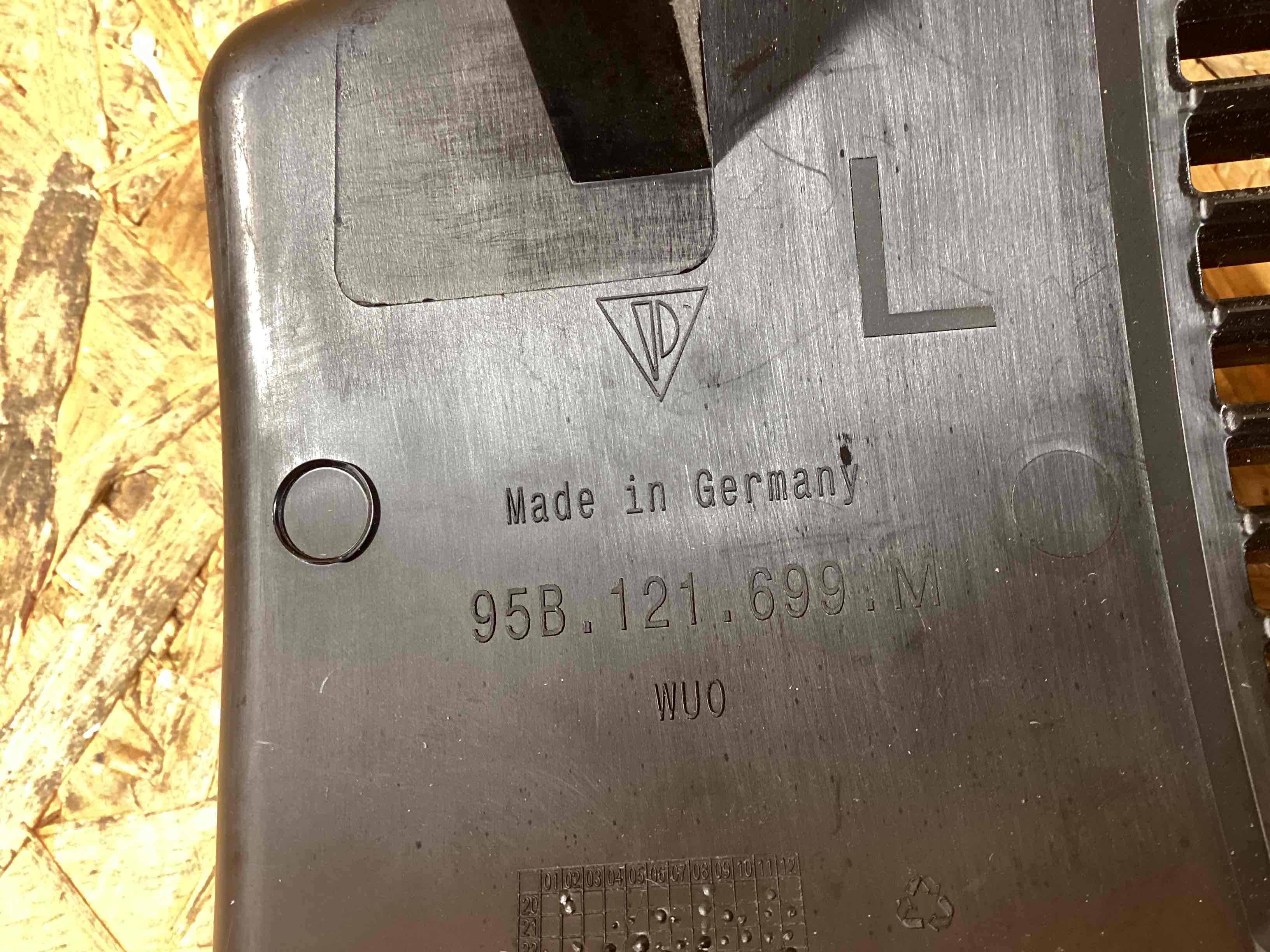 Воздуховод Porsche Macan 011225-103